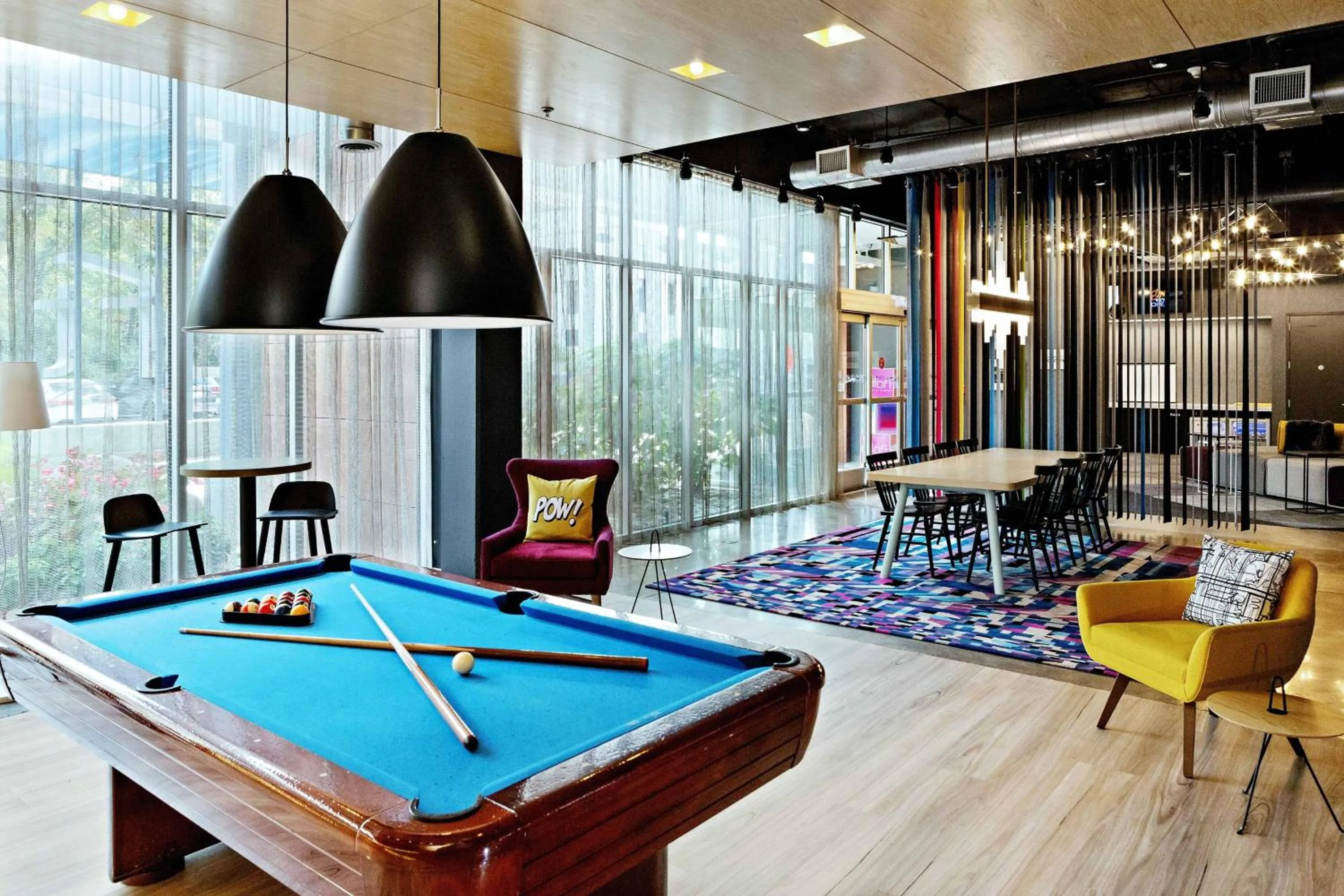 Lounge or bar in Aloft Nashville Franklin