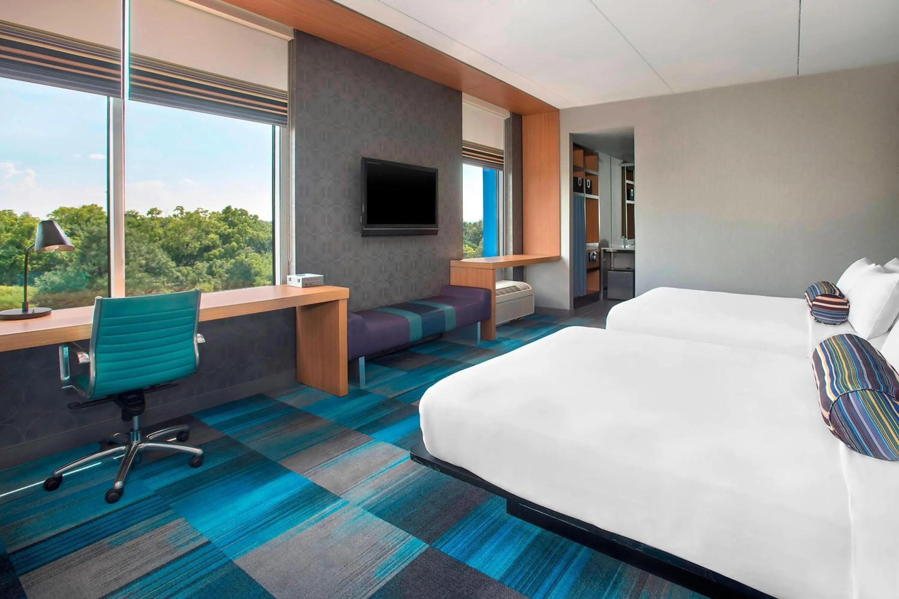 Photo of the whole room, Bed in Aloft Nashville Franklin