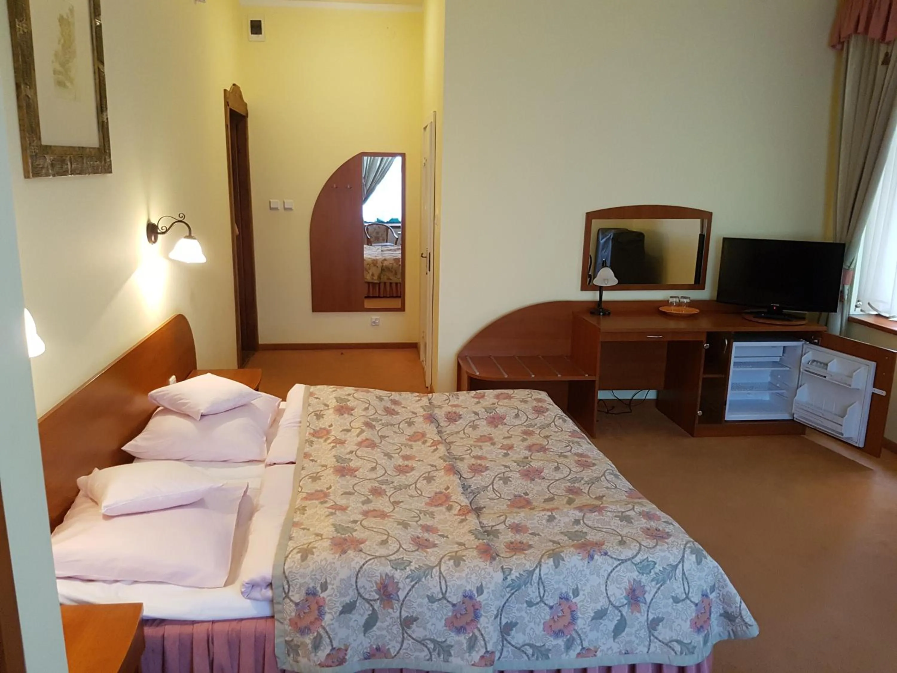 Photo of the whole room in Villa Alexandra