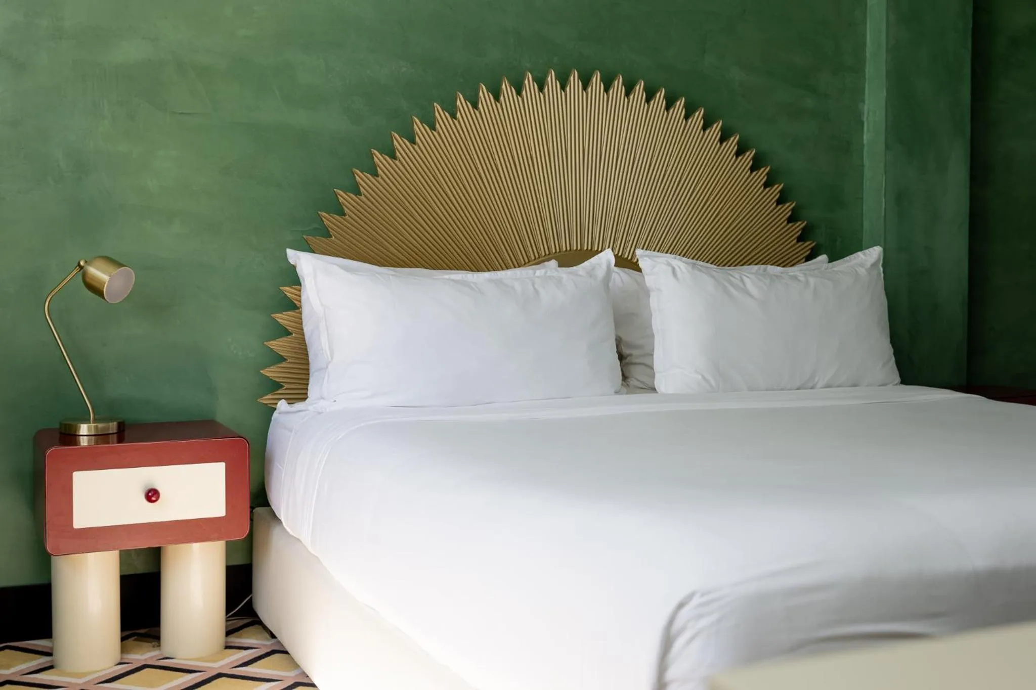 Bedroom, Bed in Crest Hotel Suites