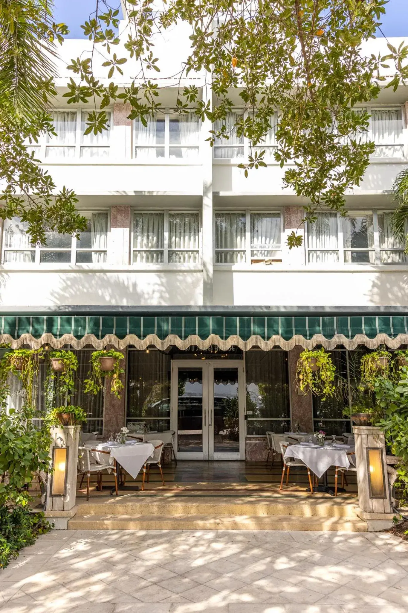 Facade/entrance in Crest Hotel Suites Facade/entrance in Crest Hotel Suites