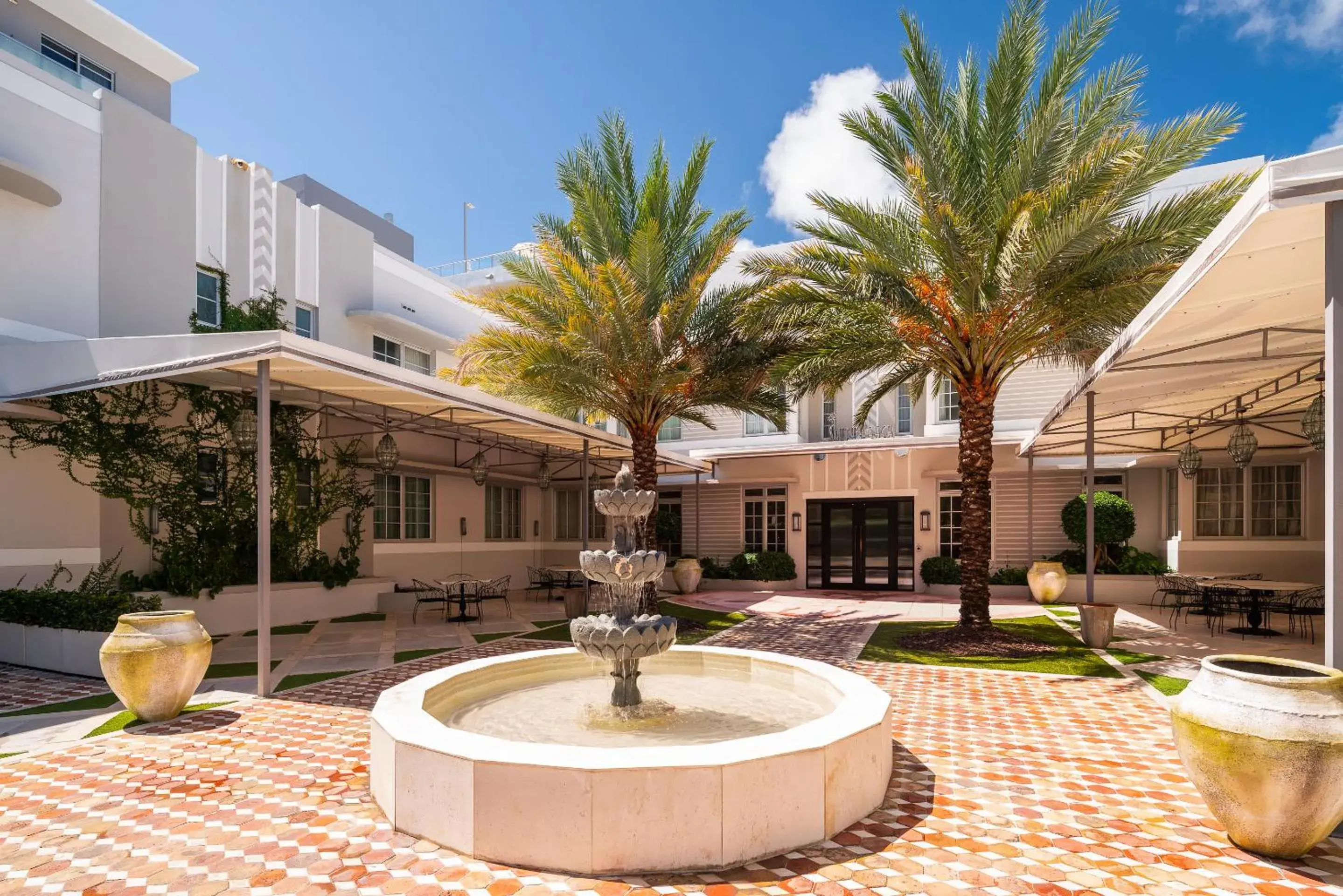 Property building in South Beach Hotel Property building in South Beach Hotel