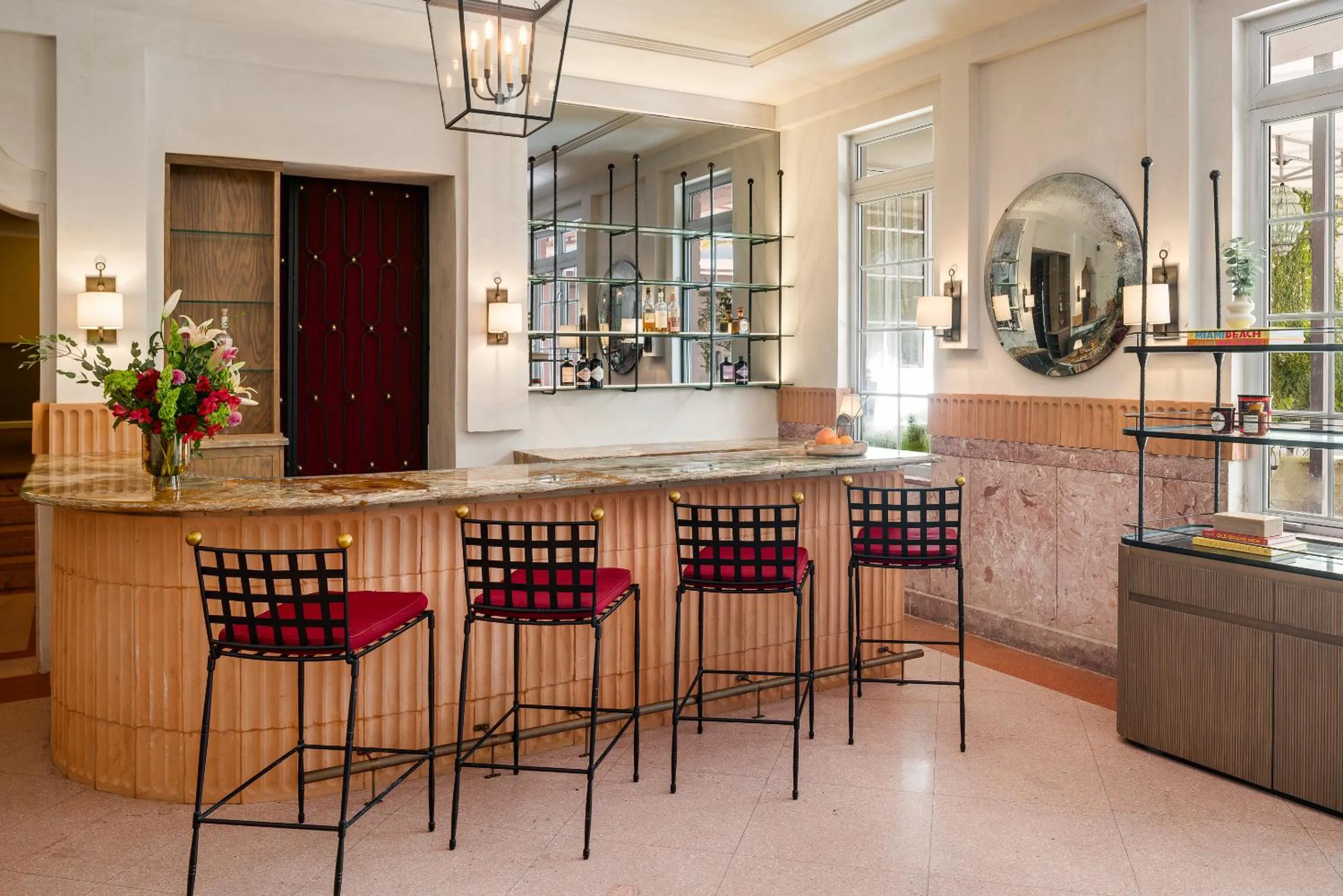 Lounge or bar in South Beach Hotel