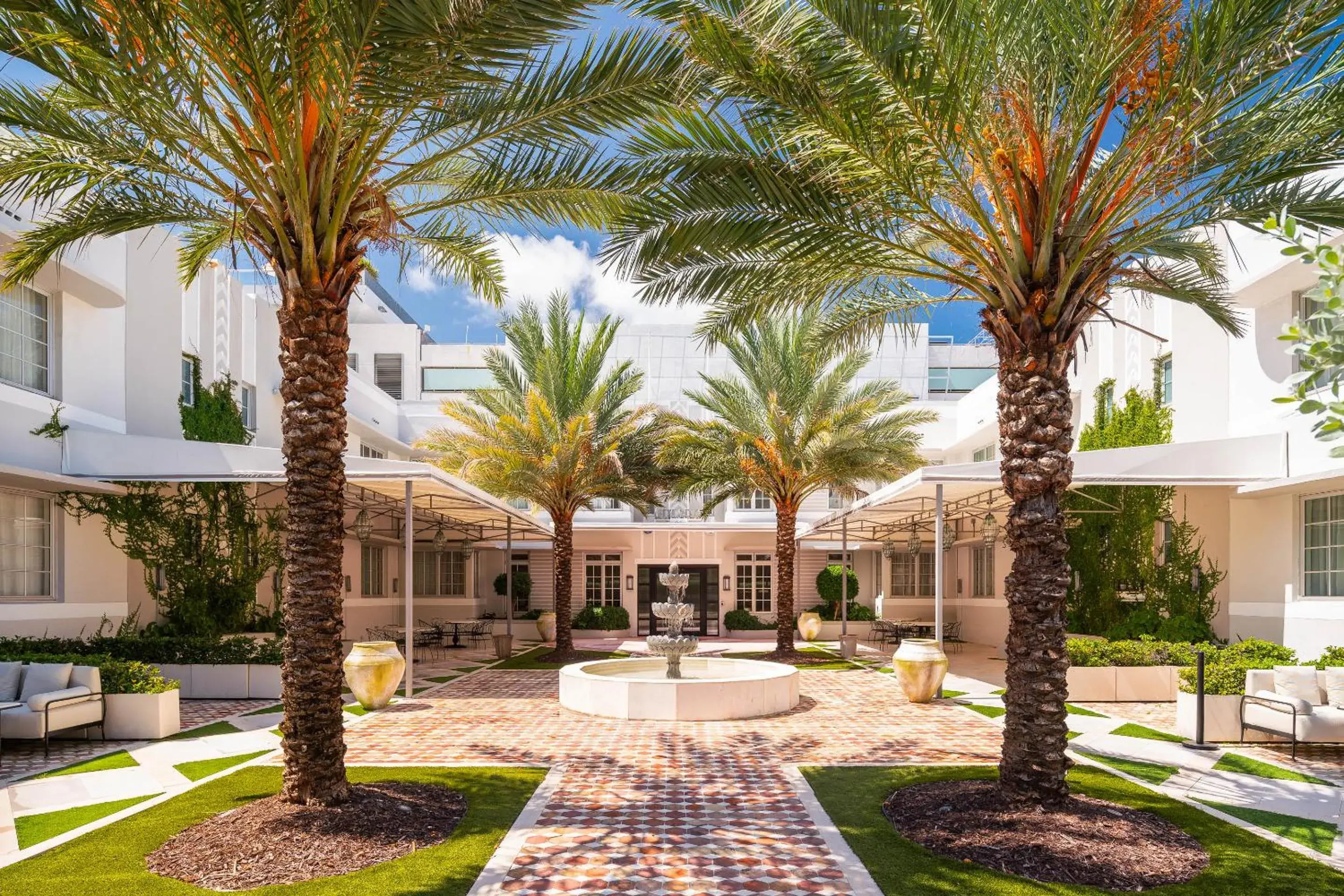 Facade/entrance in South Beach Hotel Facade/entrance in South Beach Hotel