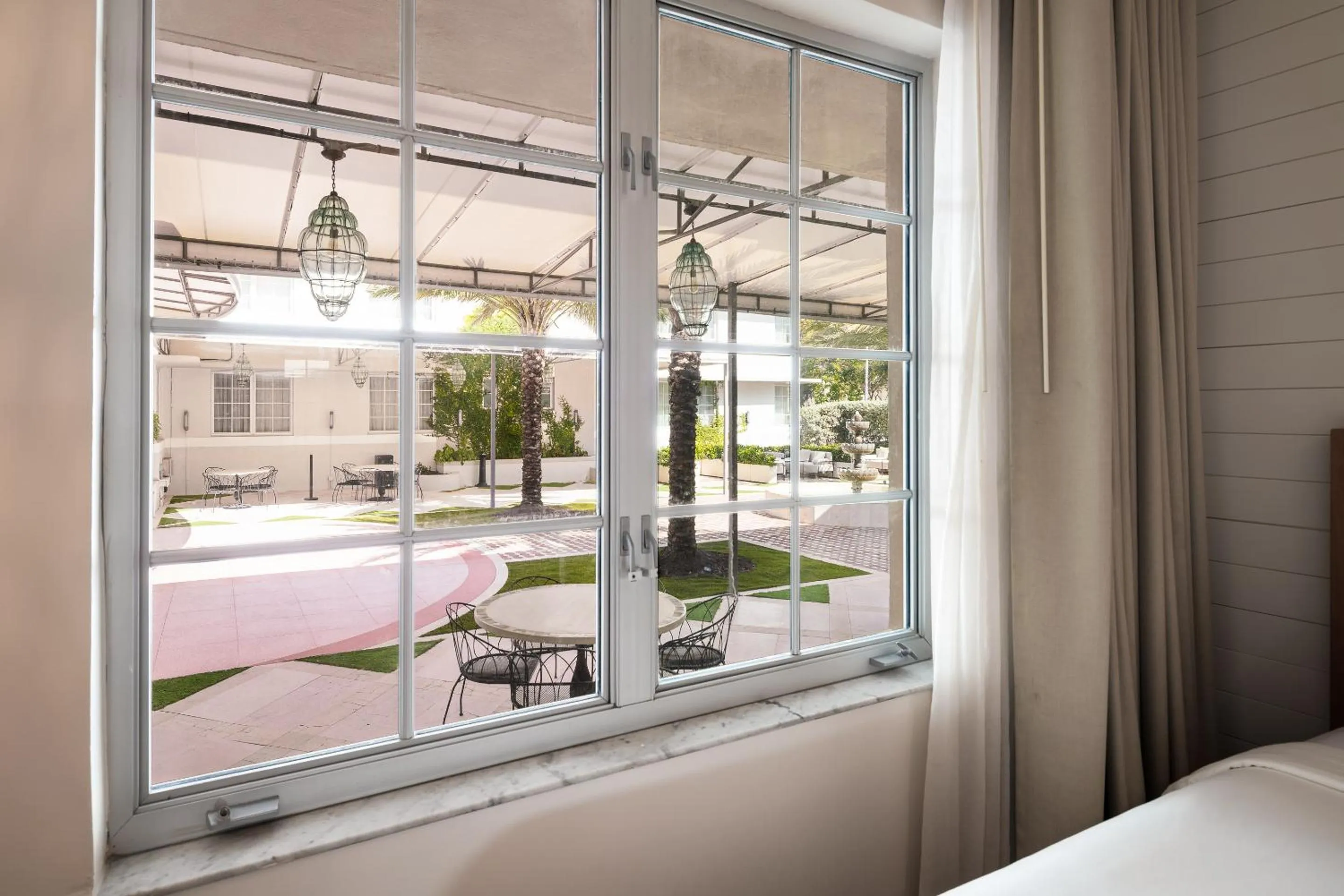 View (from property/room), Bed in South Beach Hotel