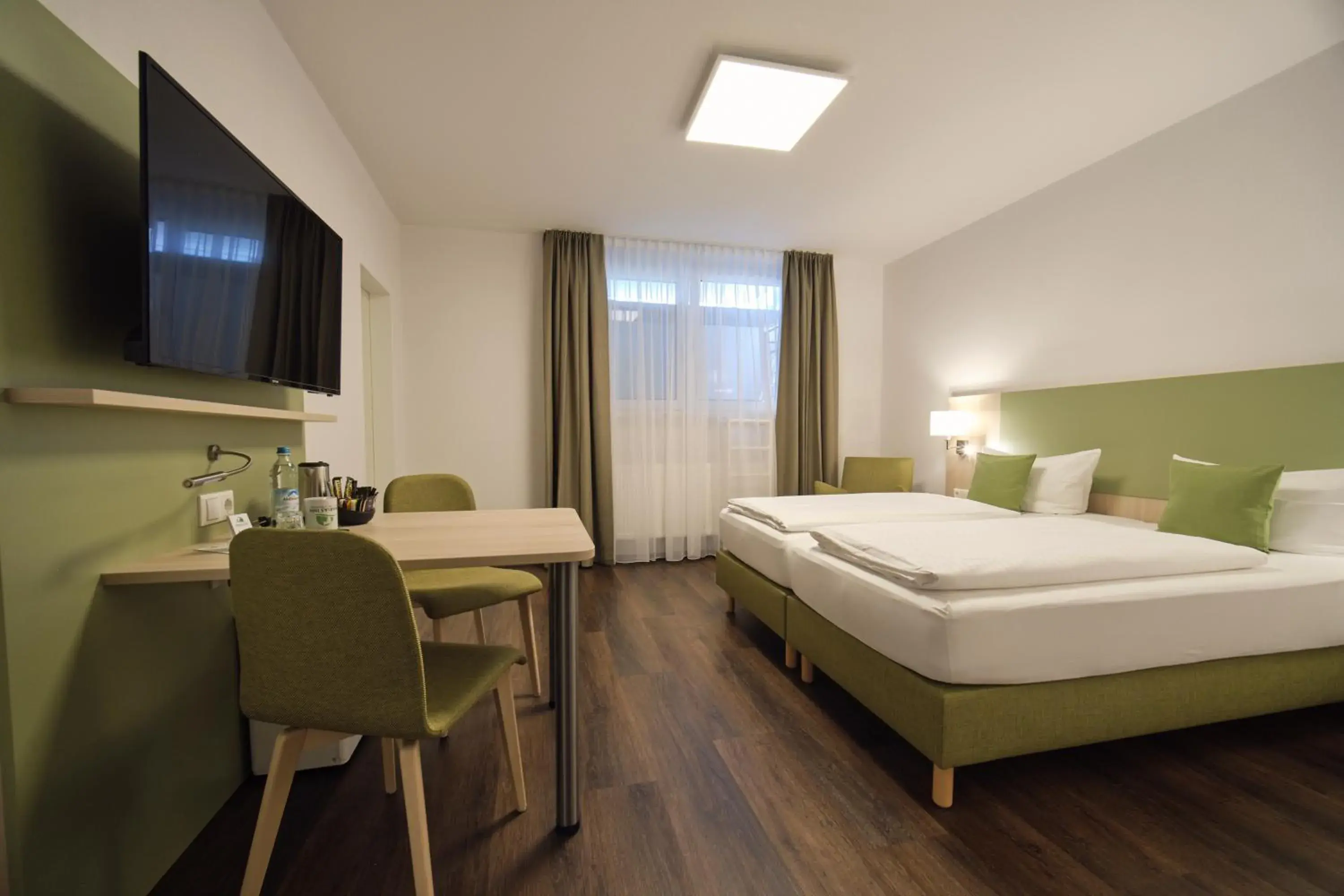 Studio in the basement with kitchen - single occupancy in Marias Inn - Bed & Breakfast Studio in the basement with kitchen - single occupancy in Marias Inn - Bed & Breakfast