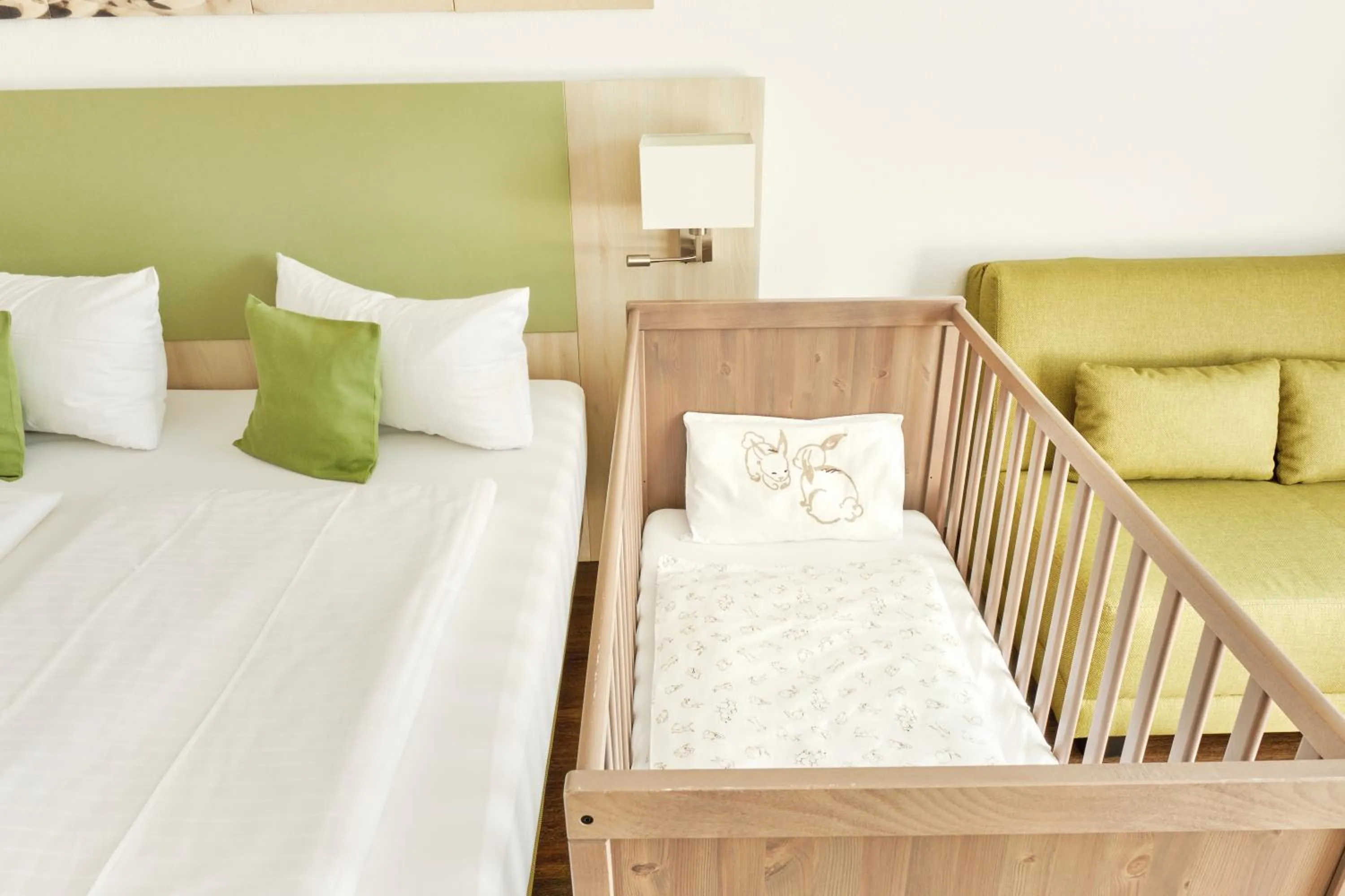 cot, Bed in Marias Inn - Bed & Breakfast