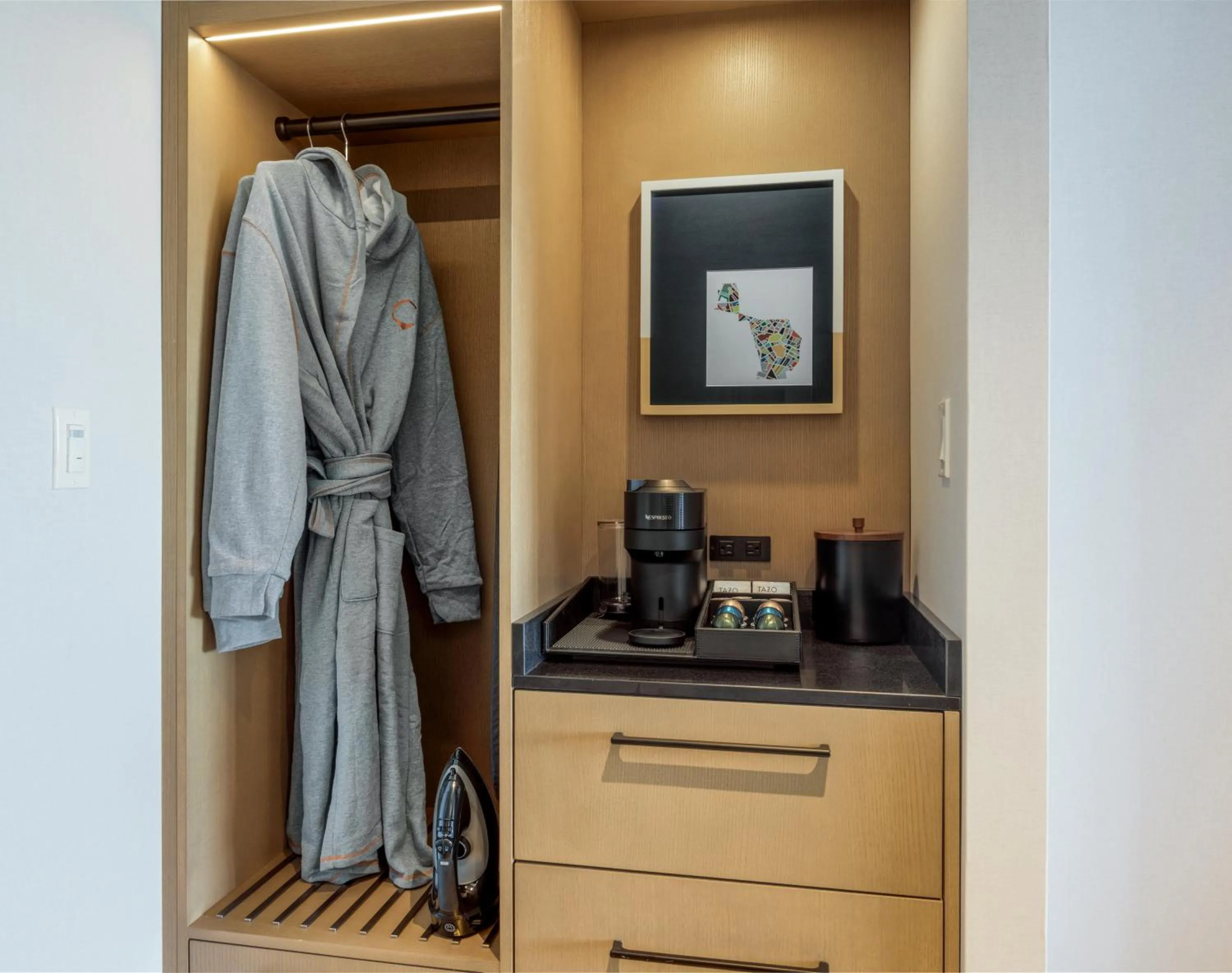 Coffee/tea facilities in Hyatt Centric Chicago Ohare