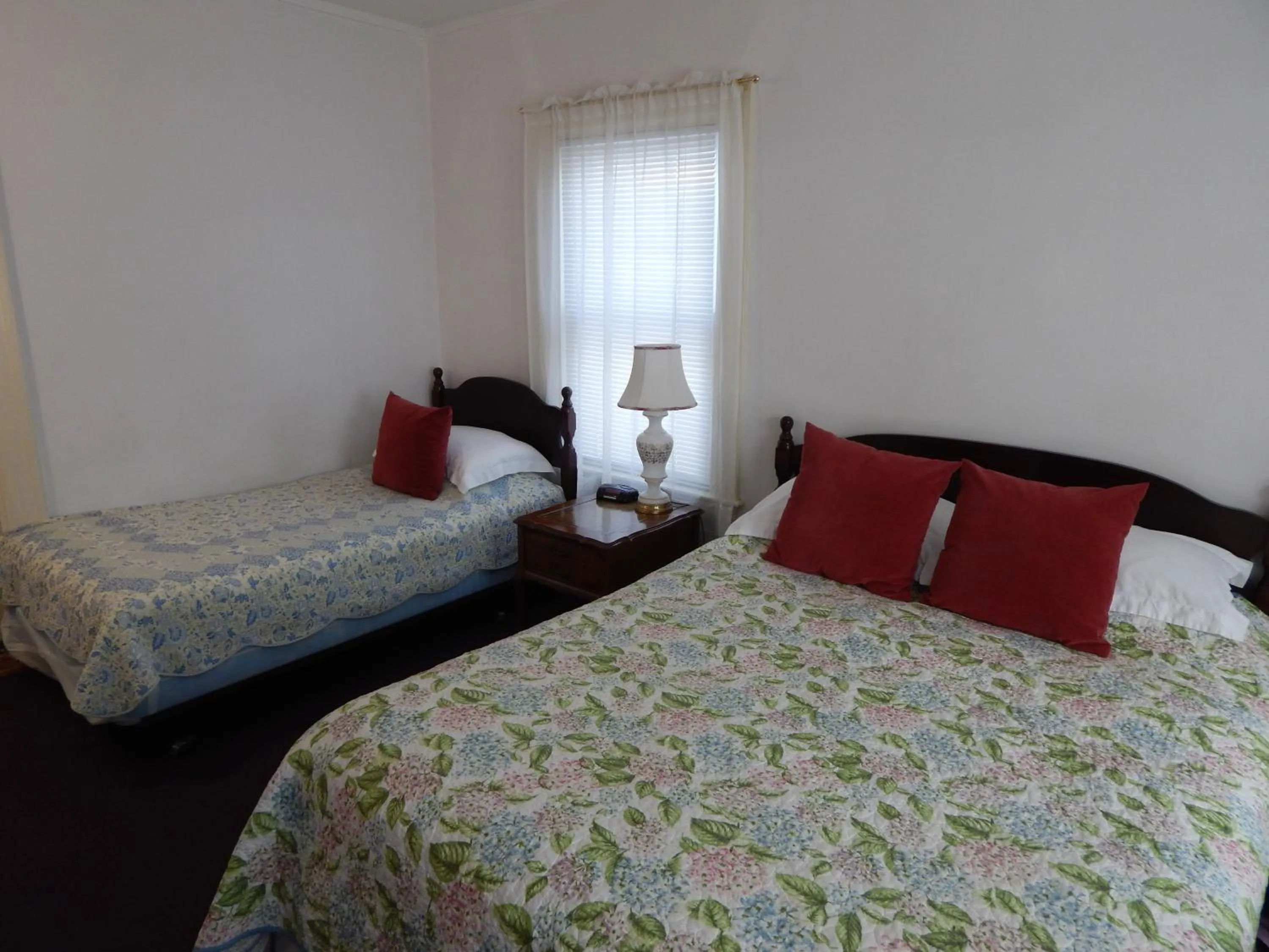 Bed in A Friendly Inn at Harvard