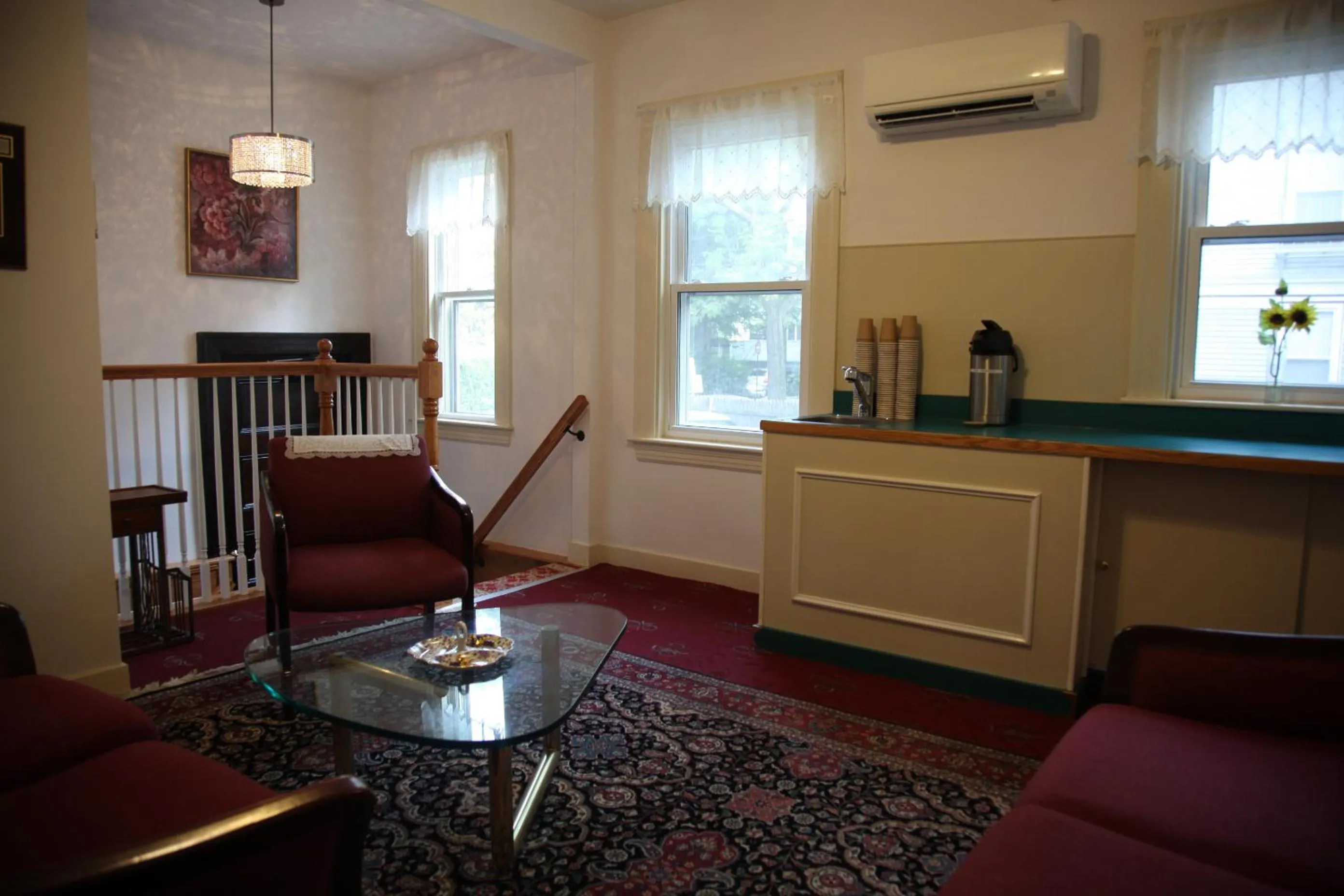Lounge or bar in A Friendly Inn at Harvard