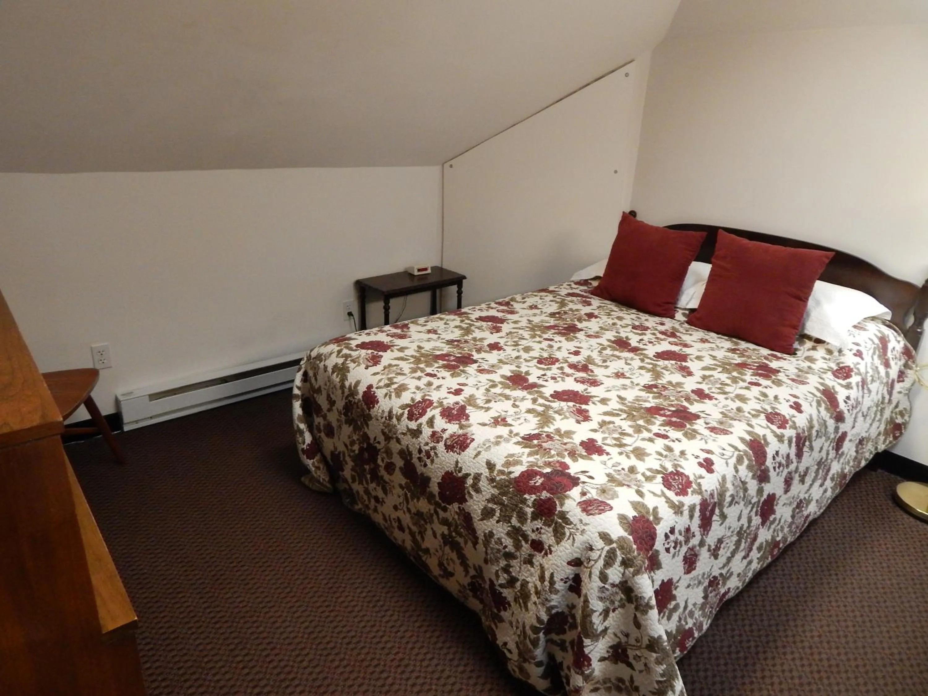 Bed in A Friendly Inn at Harvard