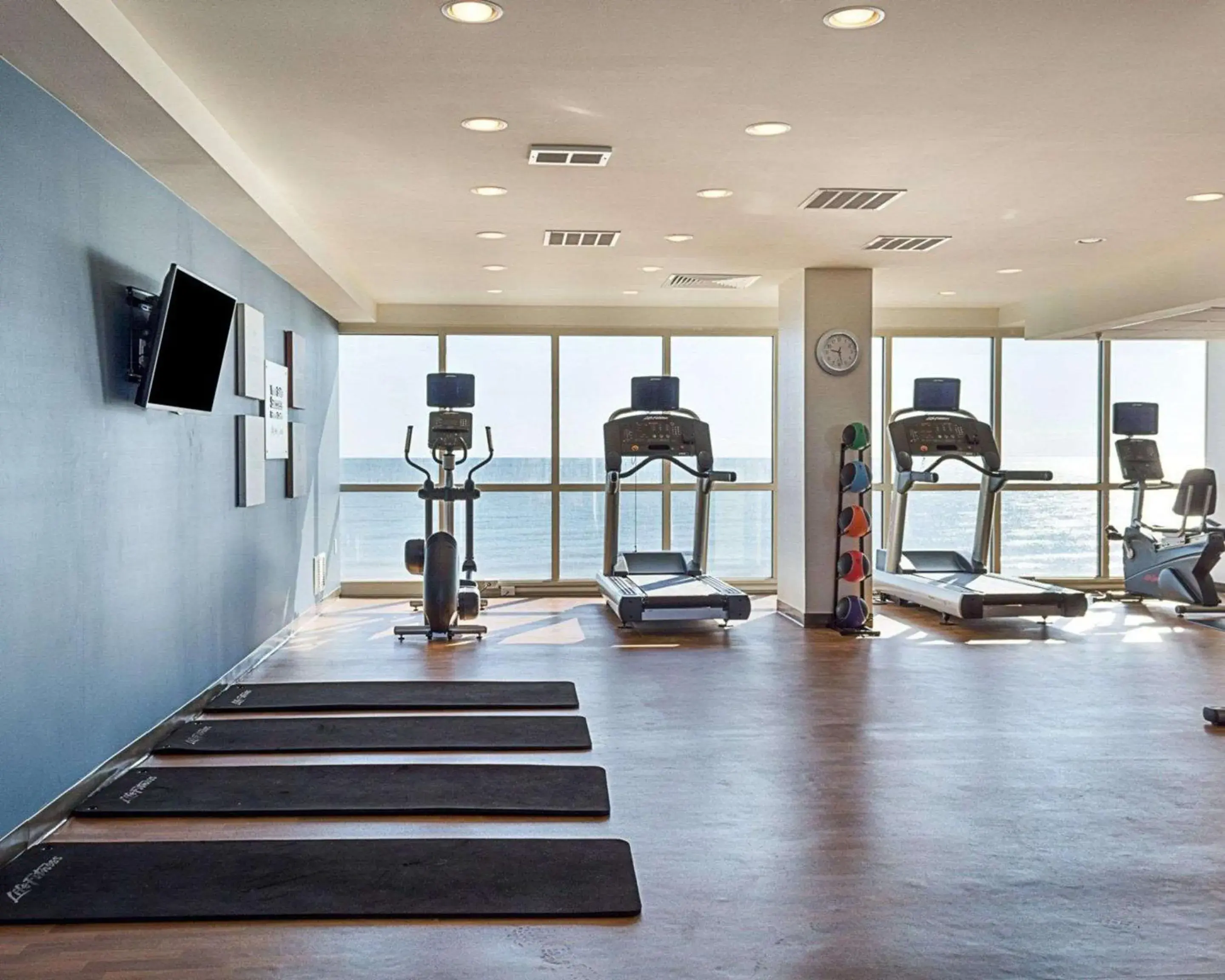 Fitness centre/facilities in Comfort Suites Beachfront Fitness centre/facilities in Comfort Suites Beachfront