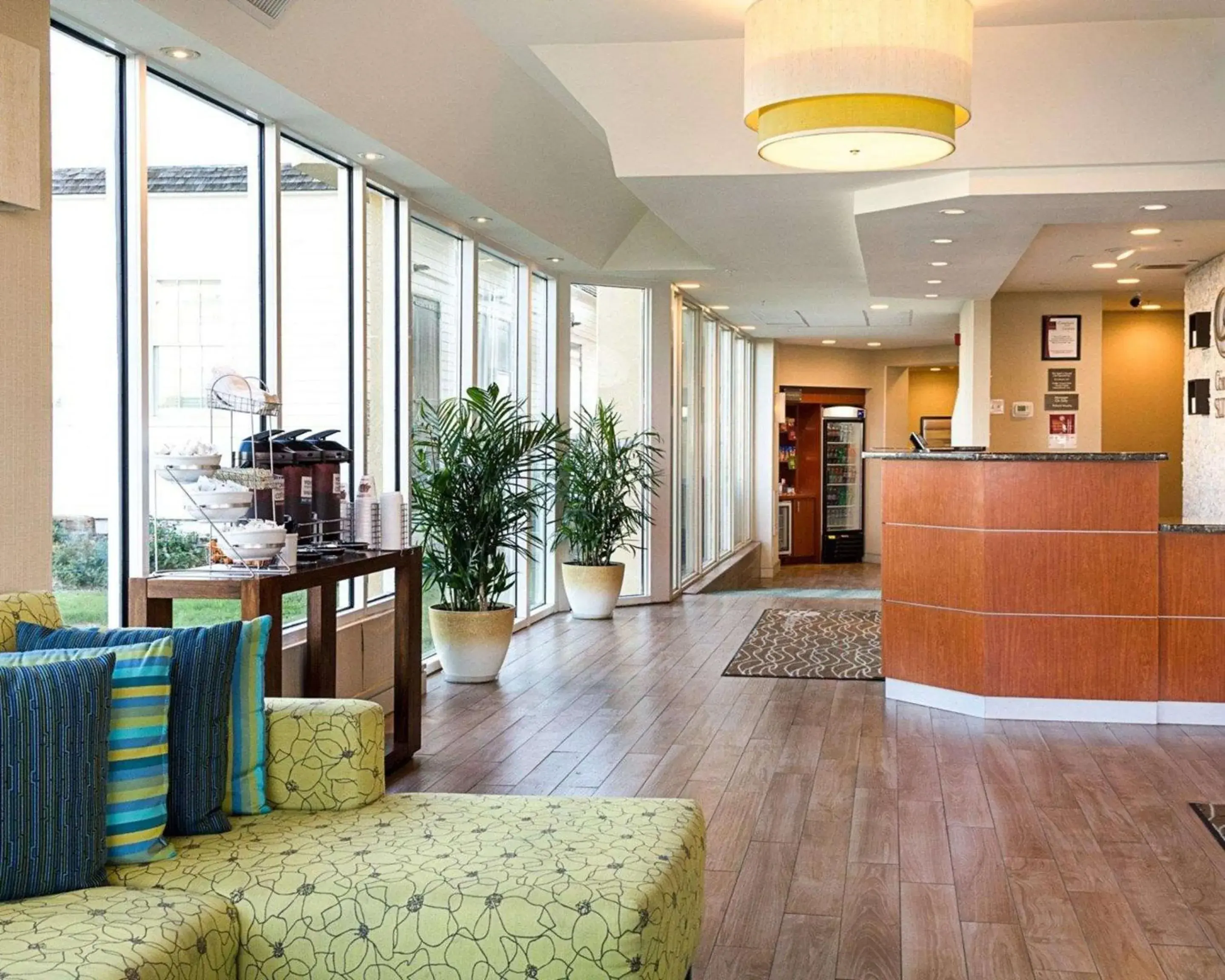 Lobby or reception in Comfort Suites Beachfront Lobby or reception in Comfort Suites Beachfront