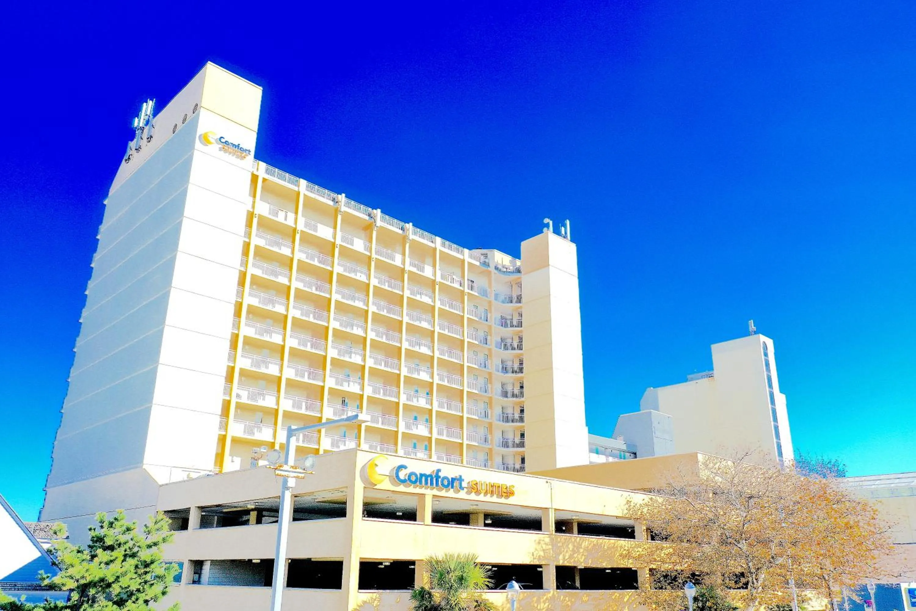 Property building in Comfort Suites Beachfront