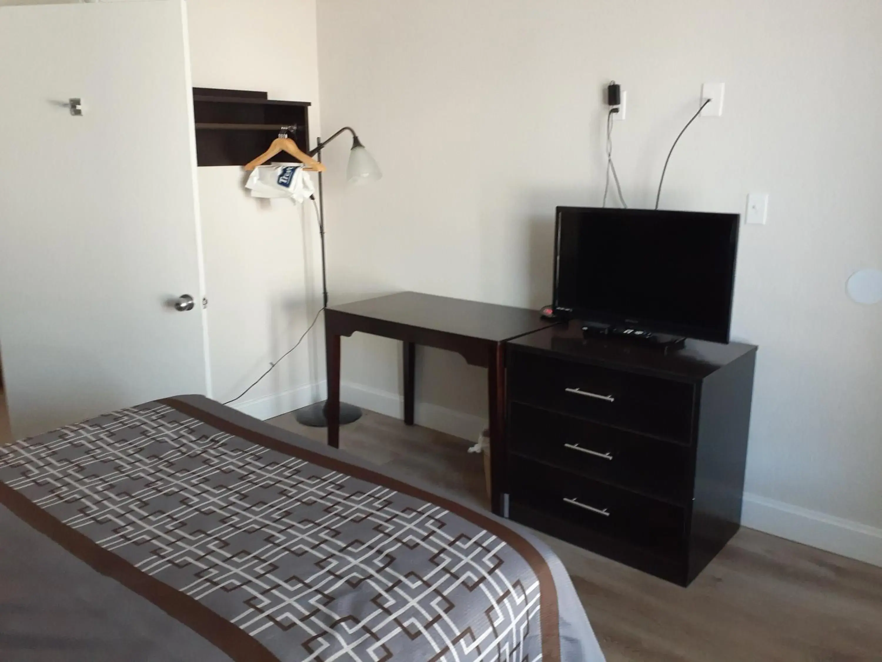 Bedroom, Bed in Travelodge by Wyndham Virginia Beach Bay Beach Bedroom, Bed in Travelodge by Wyndham Virginia Beach Bay Beach