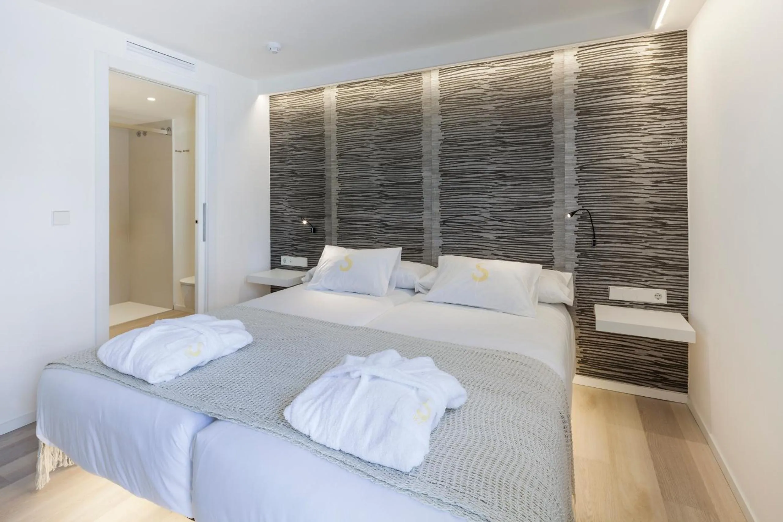 Bed in Sud Ibiza Suites