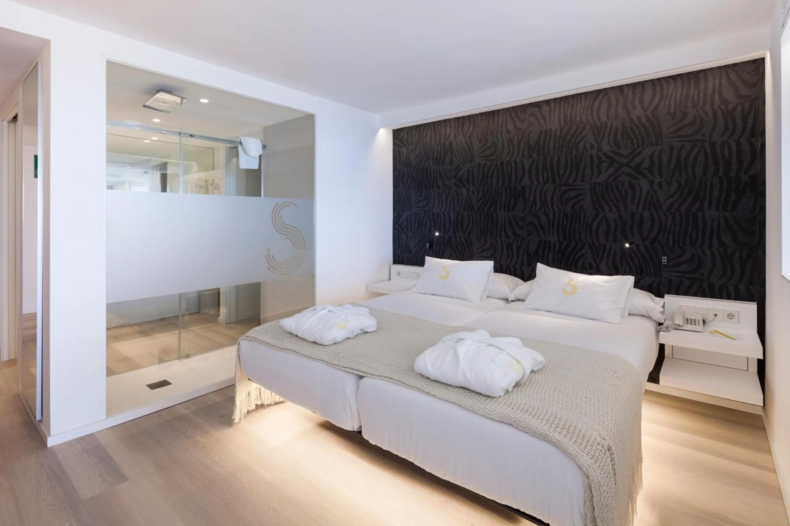 Bed in Sud Ibiza Suites