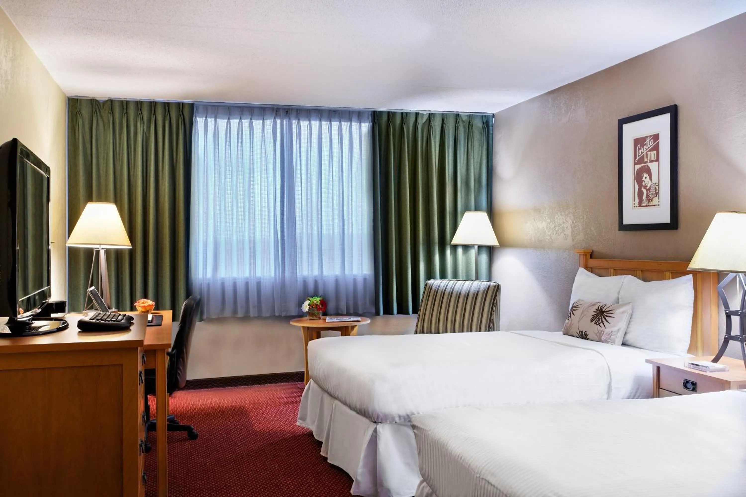 Photo of the whole room, Bed in Millennium Maxwell House Nashville