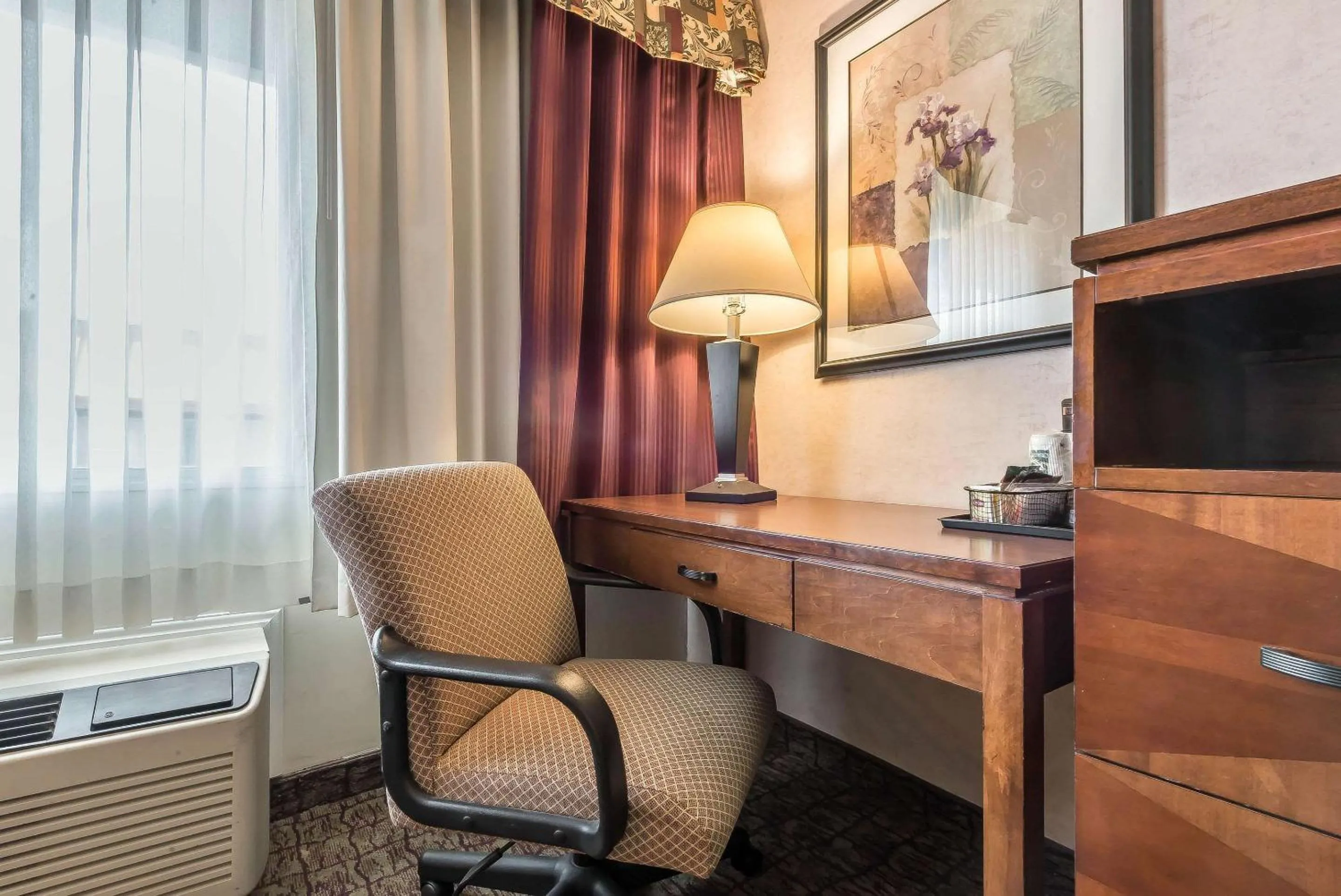 Photo of the whole room in The Hamburg Hotel