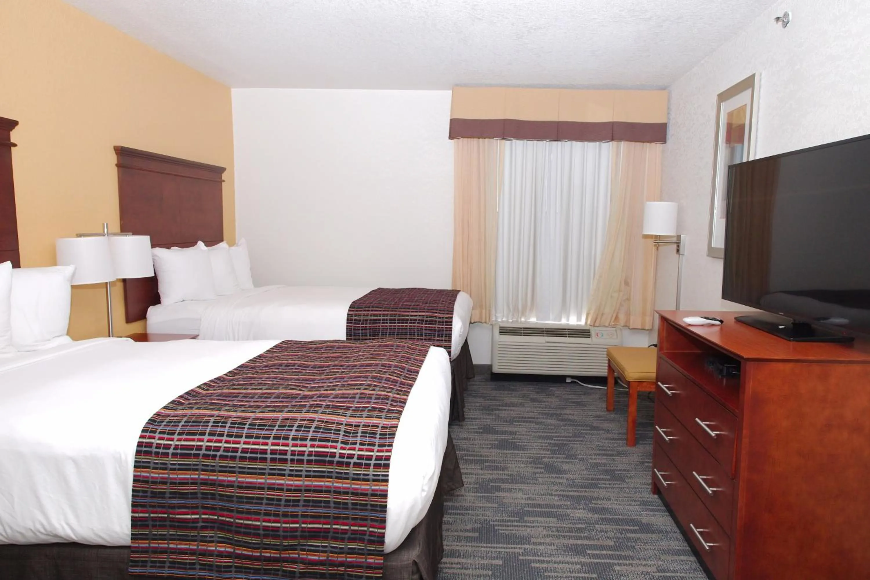 Photo of the whole room, Bed in Country Inn & Suites by Radisson, Alpharetta, GA