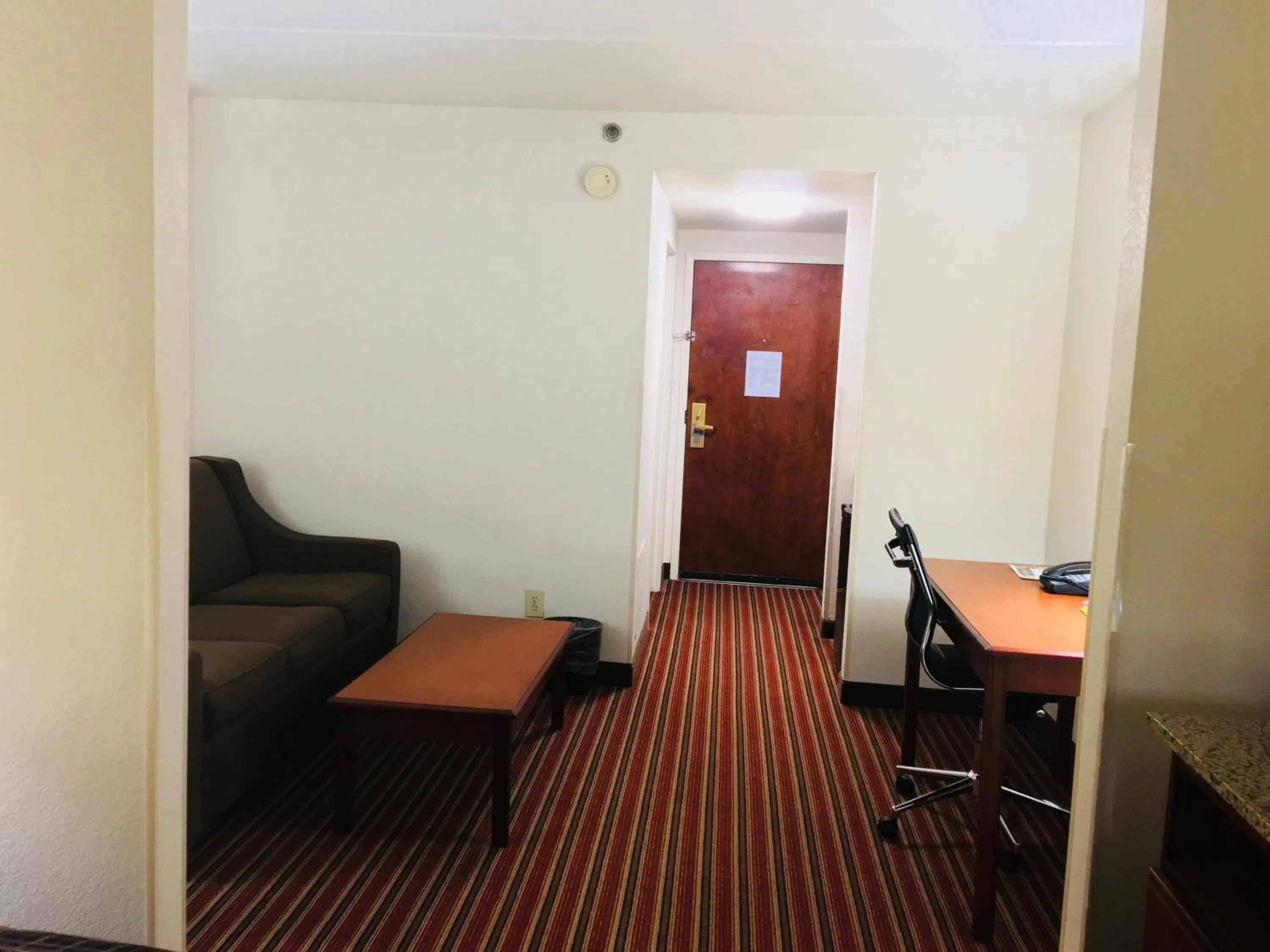 Seating area in Country Inn & Suites by Radisson, Alpharetta, GA