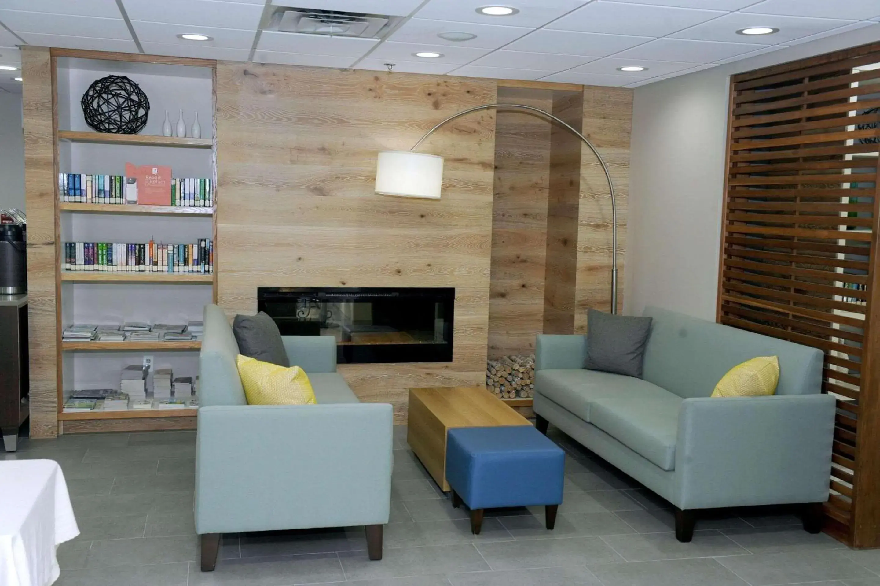 Lobby or reception in Country Inn & Suites by Radisson, Alpharetta, GA Lobby or reception in Country Inn & Suites by Radisson, Alpharetta, GA