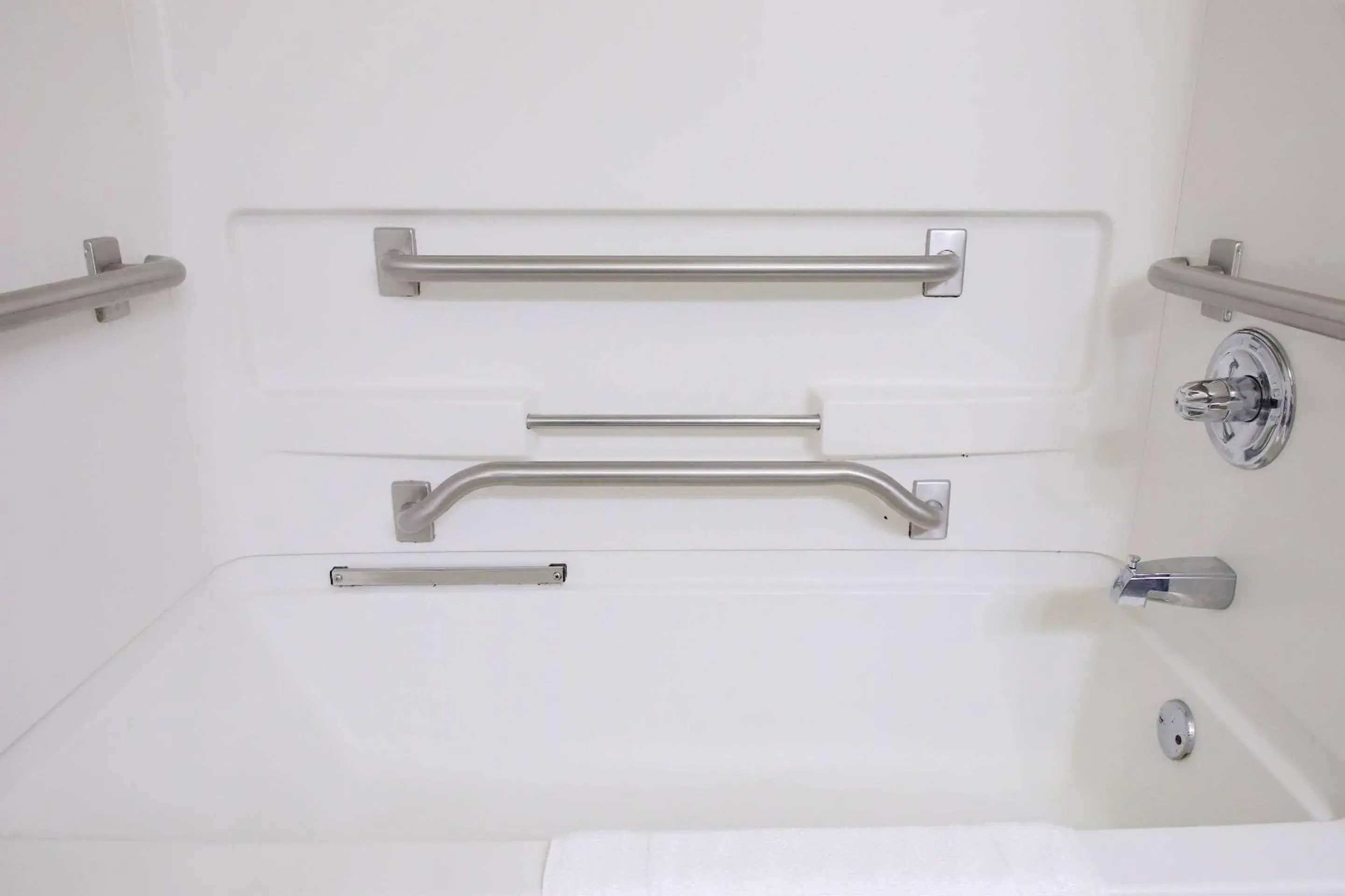 Bedroom in Country Inn & Suites by Radisson, Alpharetta, GA Bedroom in Country Inn & Suites by Radisson, Alpharetta, GA