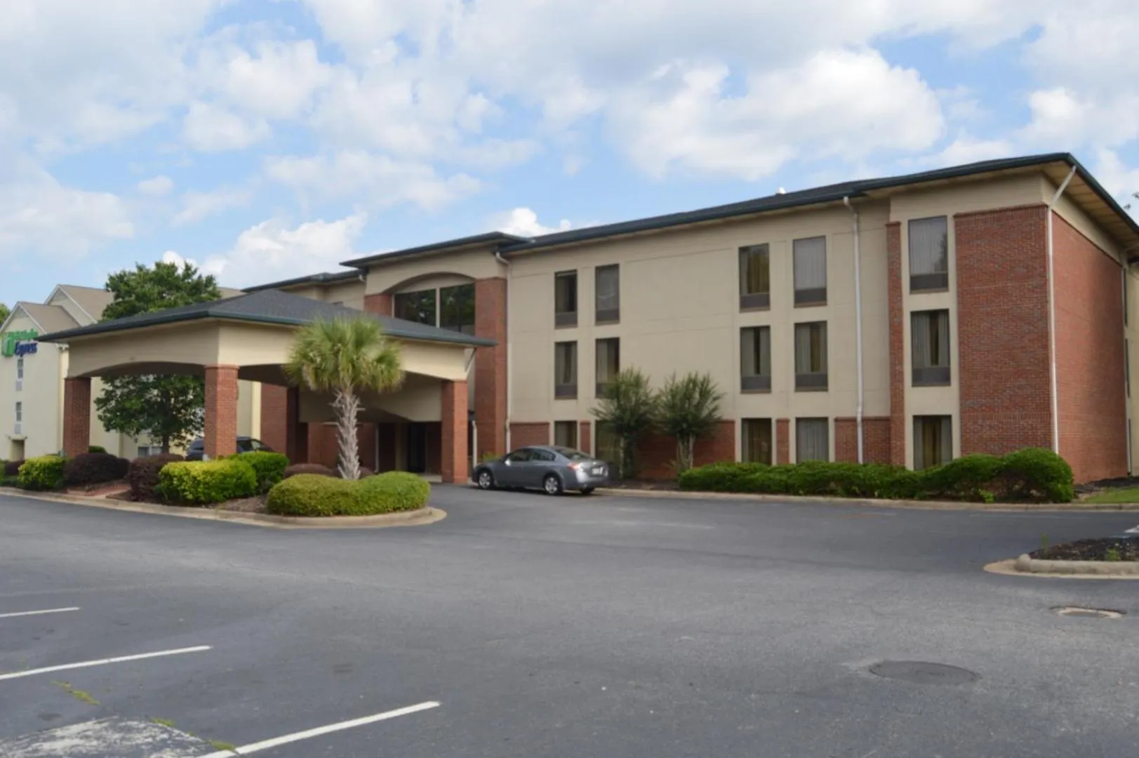 Property building in Country Inn & Suites by Radisson, Alpharetta, GA