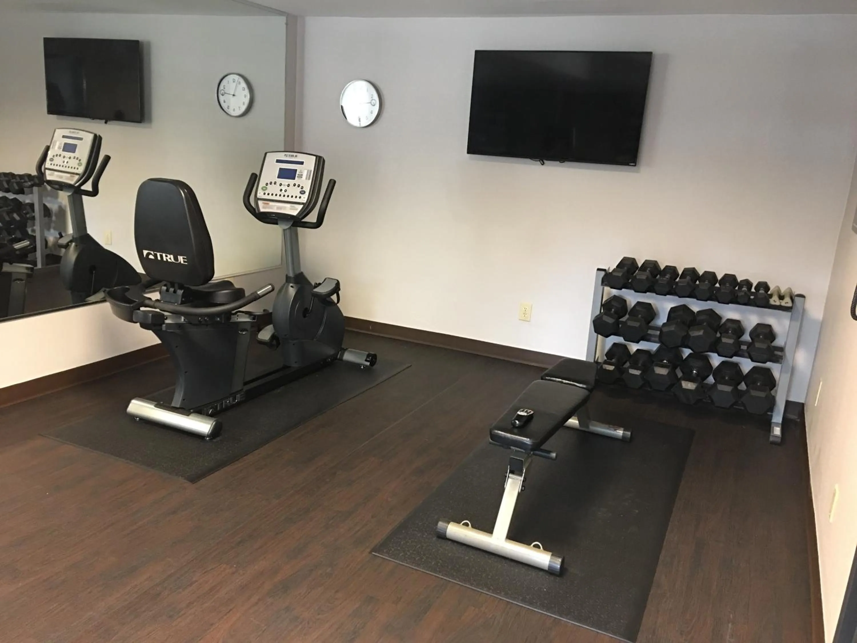 Fitness centre/facilities in Country Inn & Suites by Radisson, Alpharetta, GA