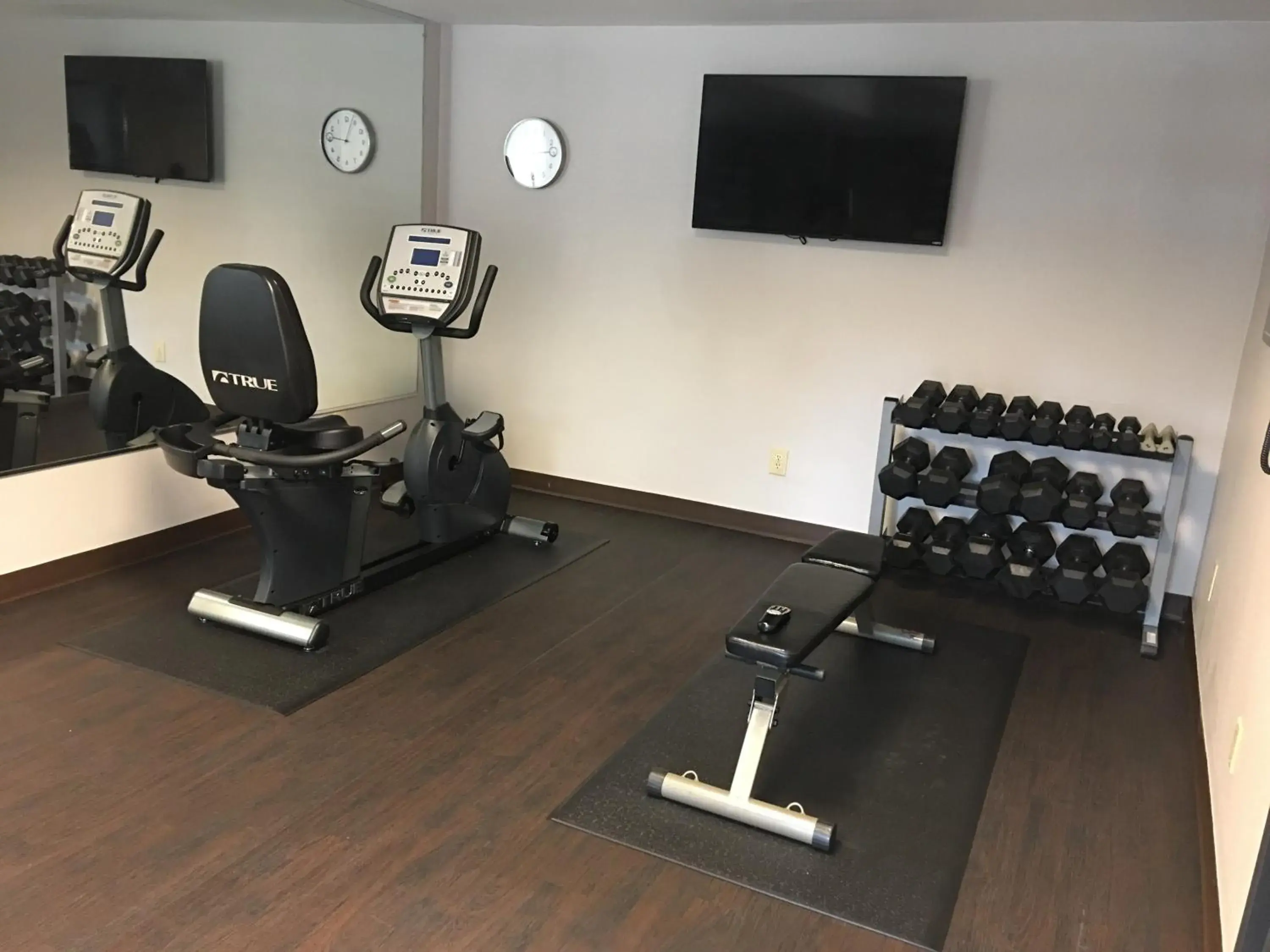 Fitness centre/facilities in Country Inn & Suites by Radisson, Alpharetta, GA Fitness centre/facilities in Country Inn & Suites by Radisson, Alpharetta, GA