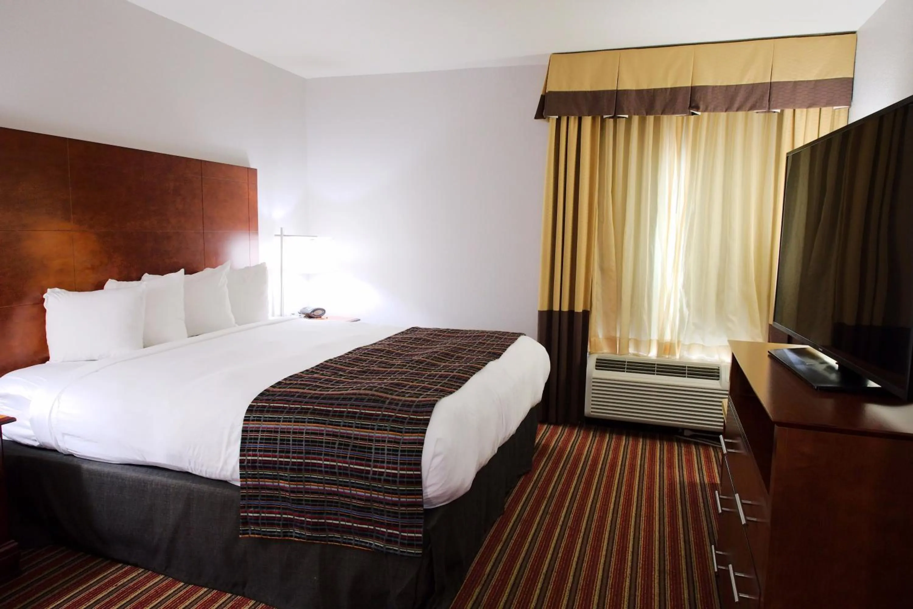 Bedroom, Bed in Country Inn & Suites by Radisson, Alpharetta, GA