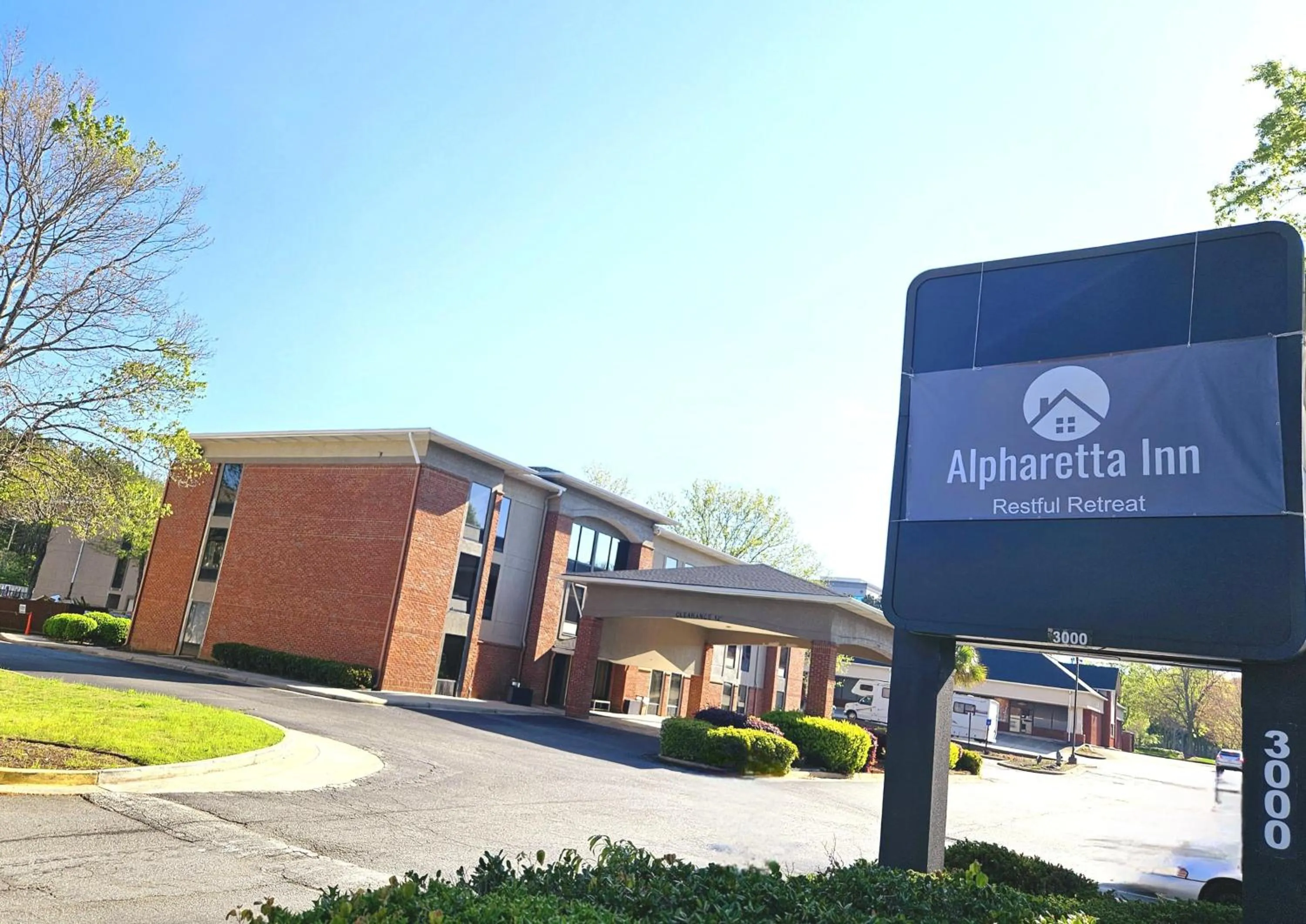 Property building in Country Inn & Suites by Radisson, Alpharetta, GA