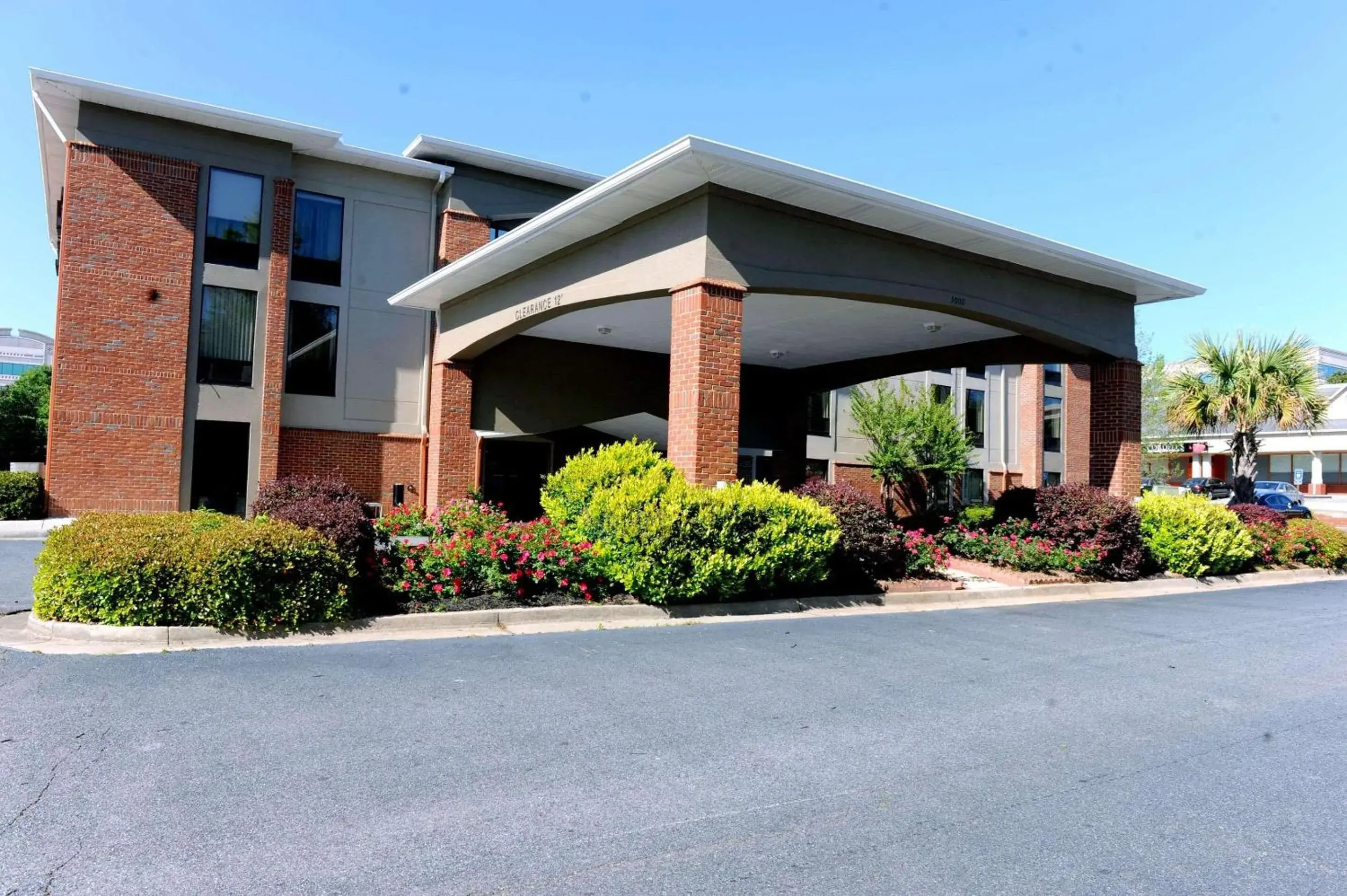 Property building in Country Inn & Suites by Radisson, Alpharetta, GA Property building in Country Inn & Suites by Radisson, Alpharetta, GA