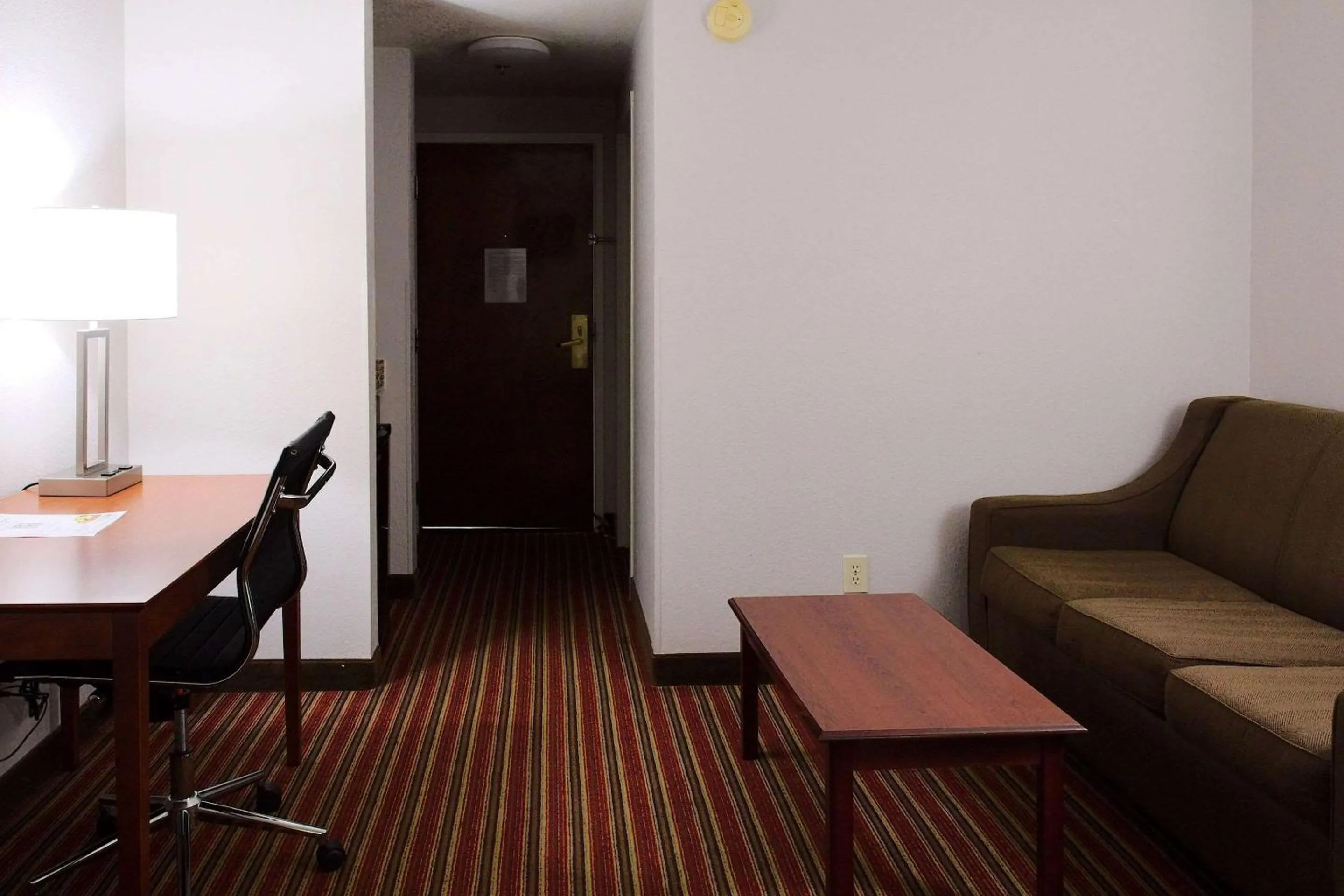 Bedroom in Country Inn & Suites by Radisson, Alpharetta, GA