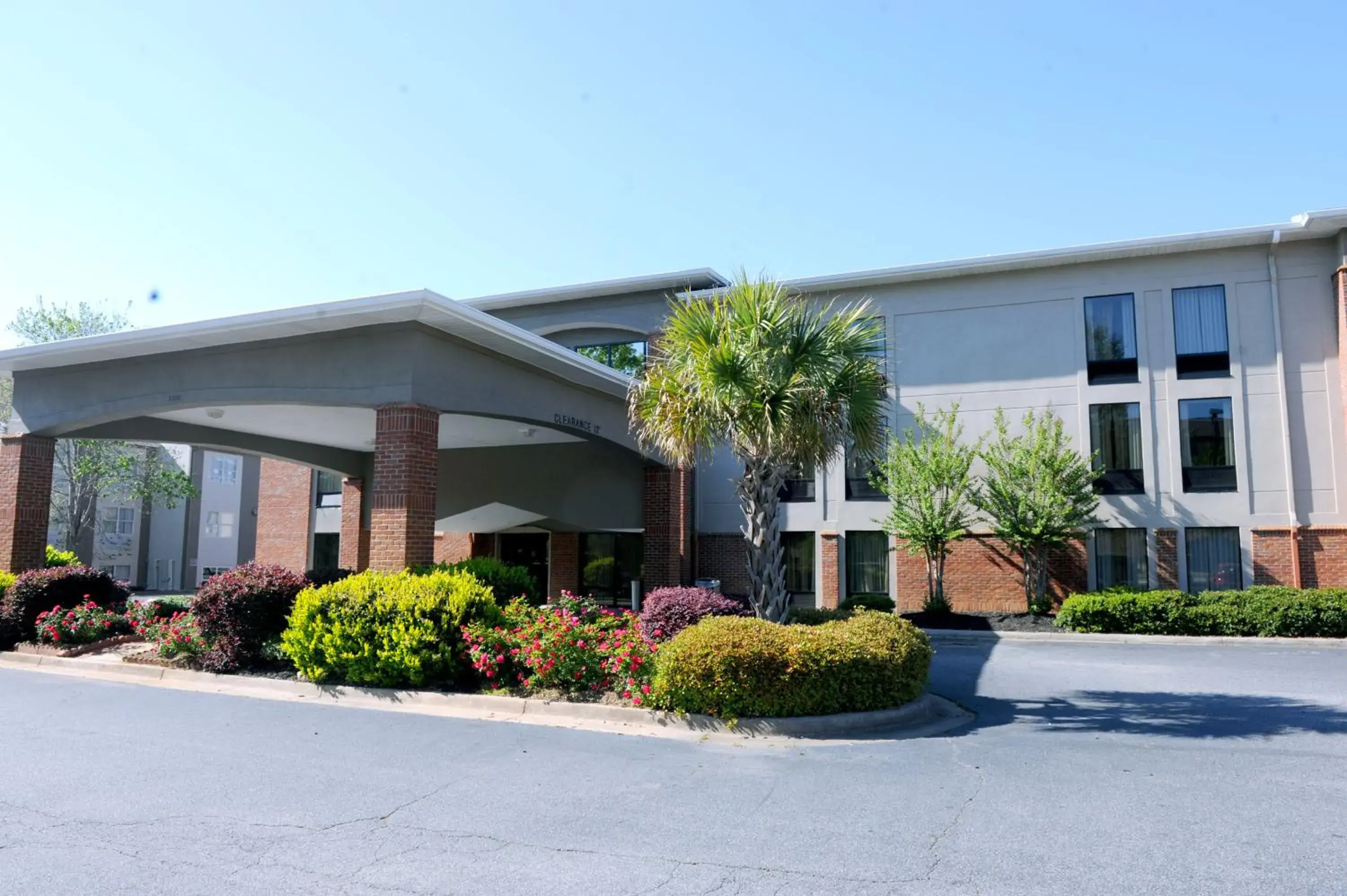 Property building in Country Inn & Suites by Radisson, Alpharetta, GA Property building in Country Inn & Suites by Radisson, Alpharetta, GA