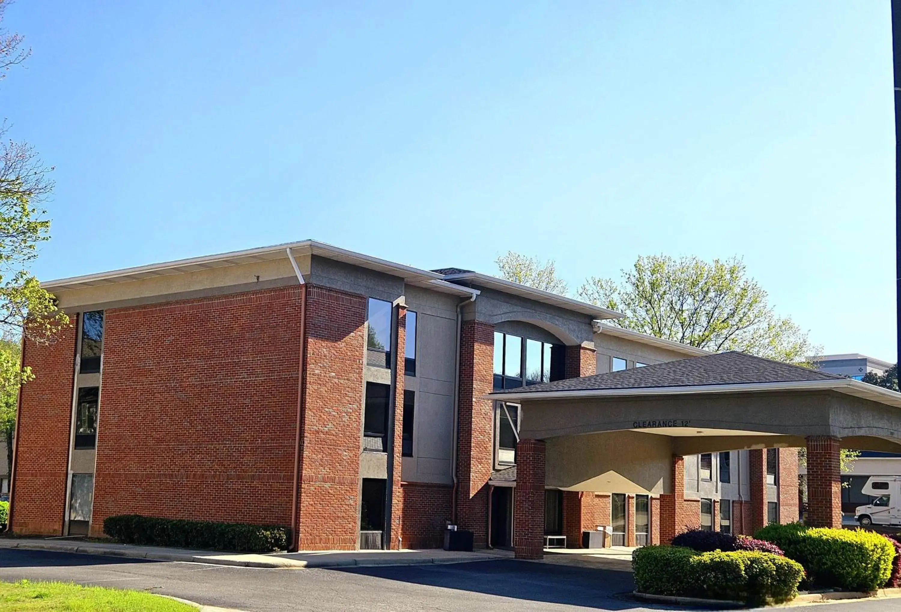 Property building in Country Inn & Suites by Radisson, Alpharetta, GA Property building in Country Inn & Suites by Radisson, Alpharetta, GA