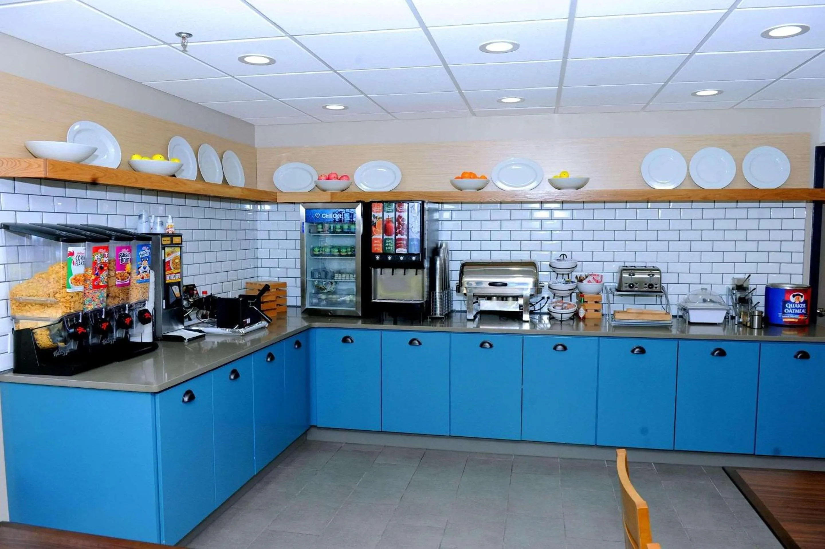 Breakfast in Country Inn & Suites by Radisson, Alpharetta, GA