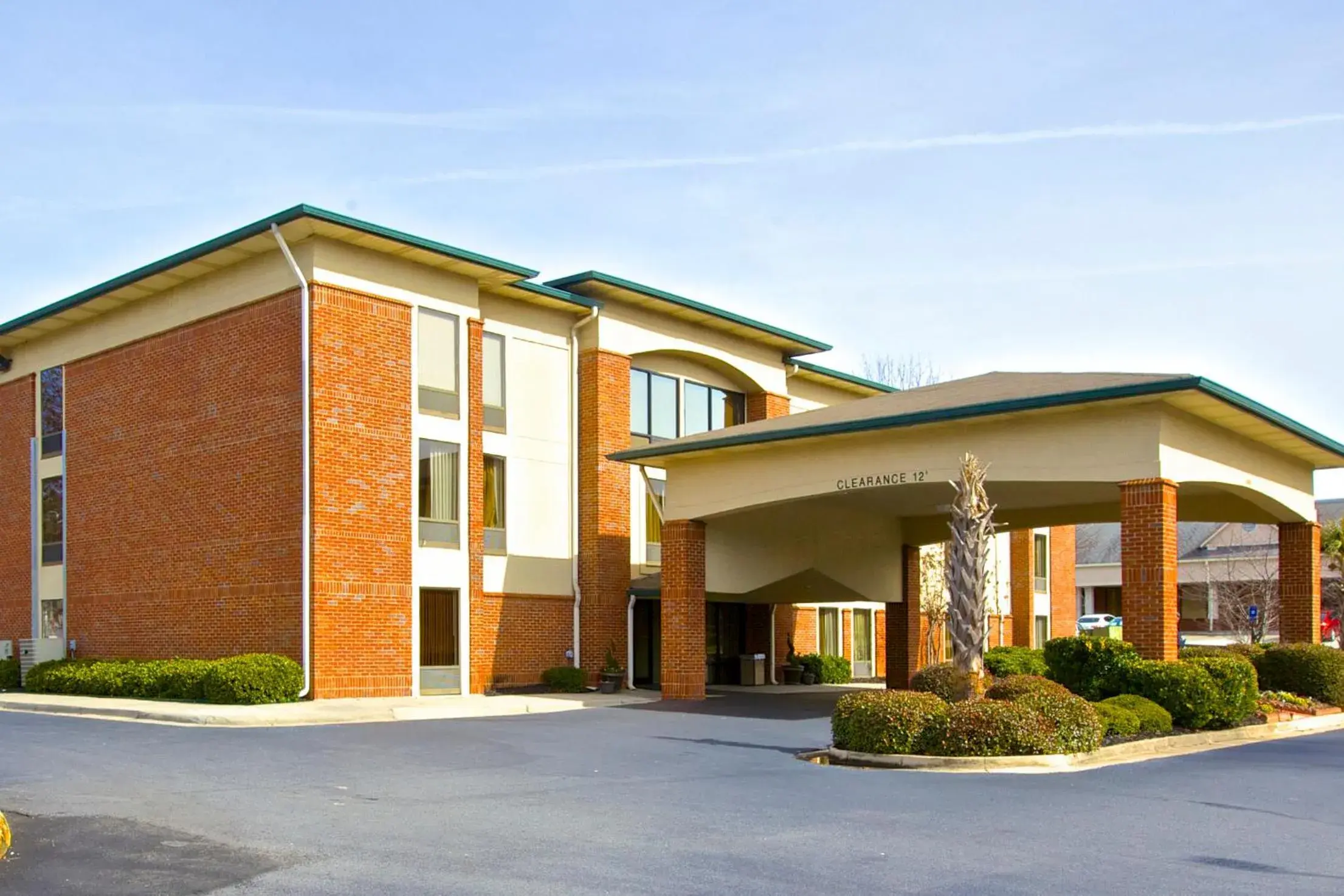 Property building in Country Inn & Suites by Radisson, Alpharetta, GA Property building in Country Inn & Suites by Radisson, Alpharetta, GA