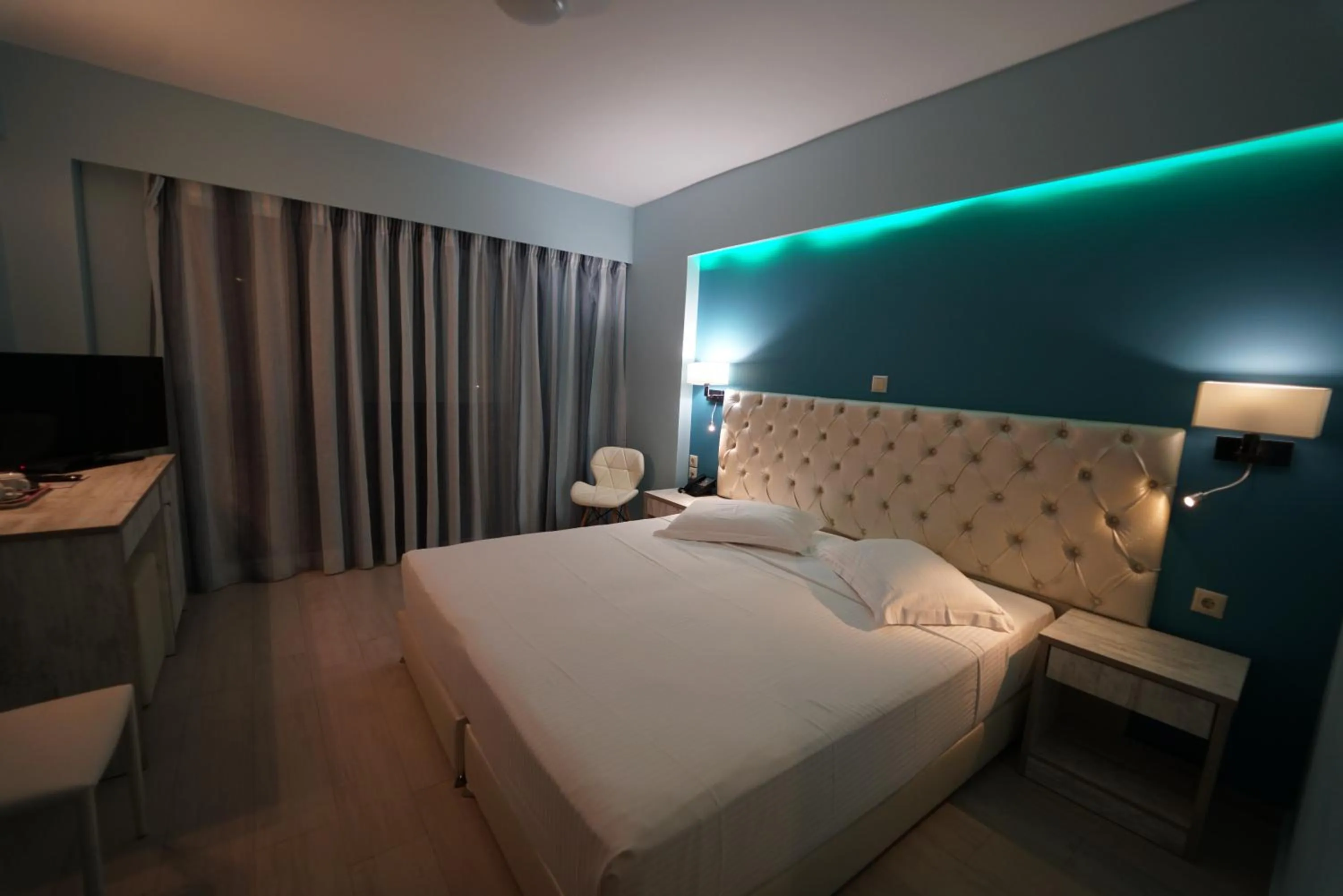 Shower, Bed in Must Boutique Hotel & Restaurant