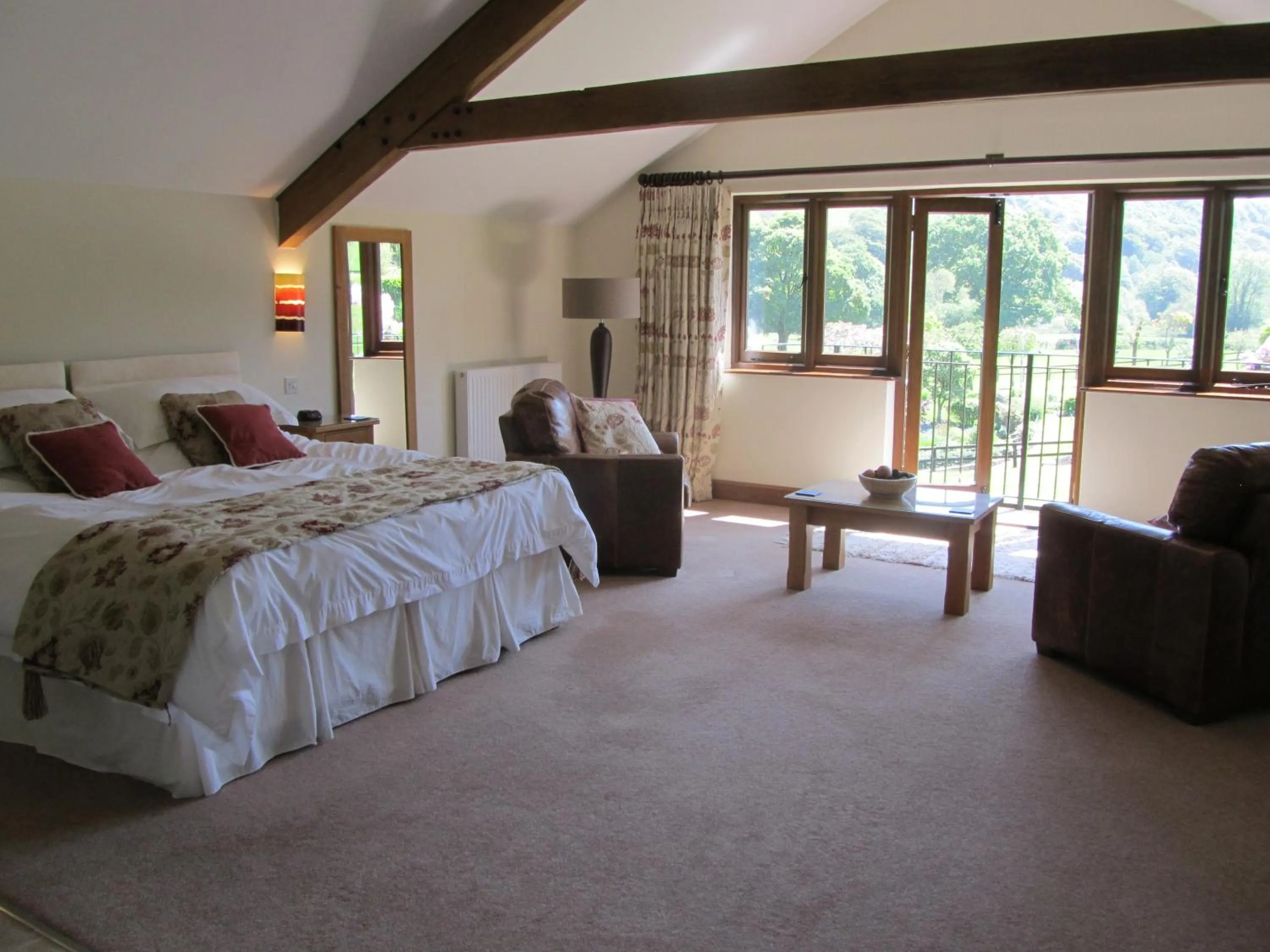 Photo of the whole room, Bed in Kings Farm