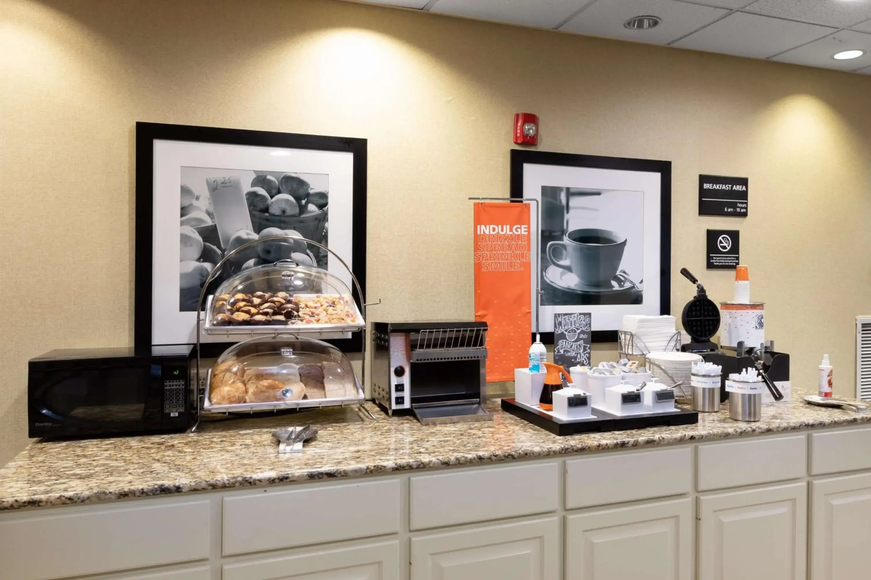 Breakfast in Hampton Inn & Suites Baton Rouge - I-10 East Breakfast in Hampton Inn & Suites Baton Rouge - I-10 East