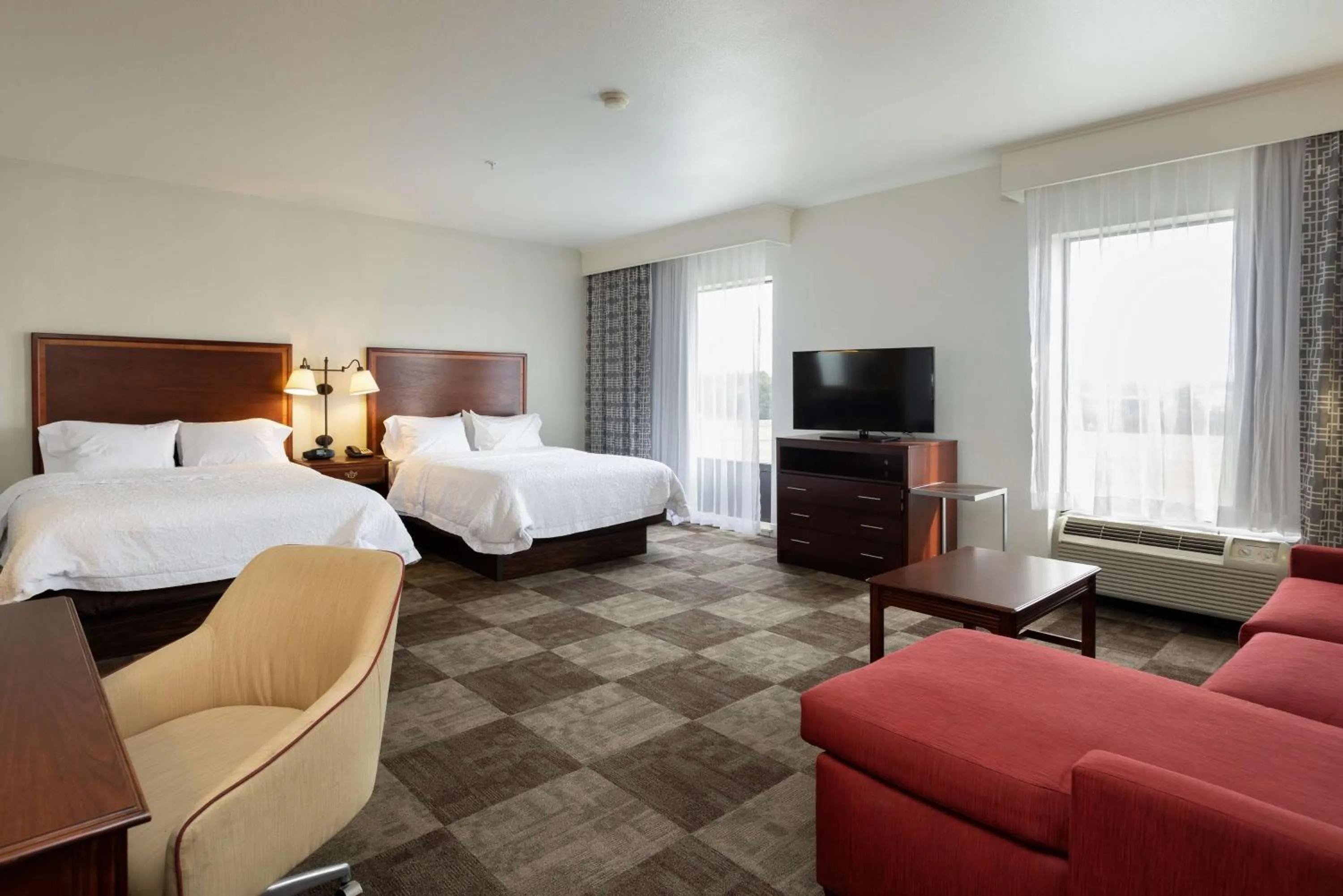 Living room, Bed in Hampton Inn & Suites Baton Rouge - I-10 East