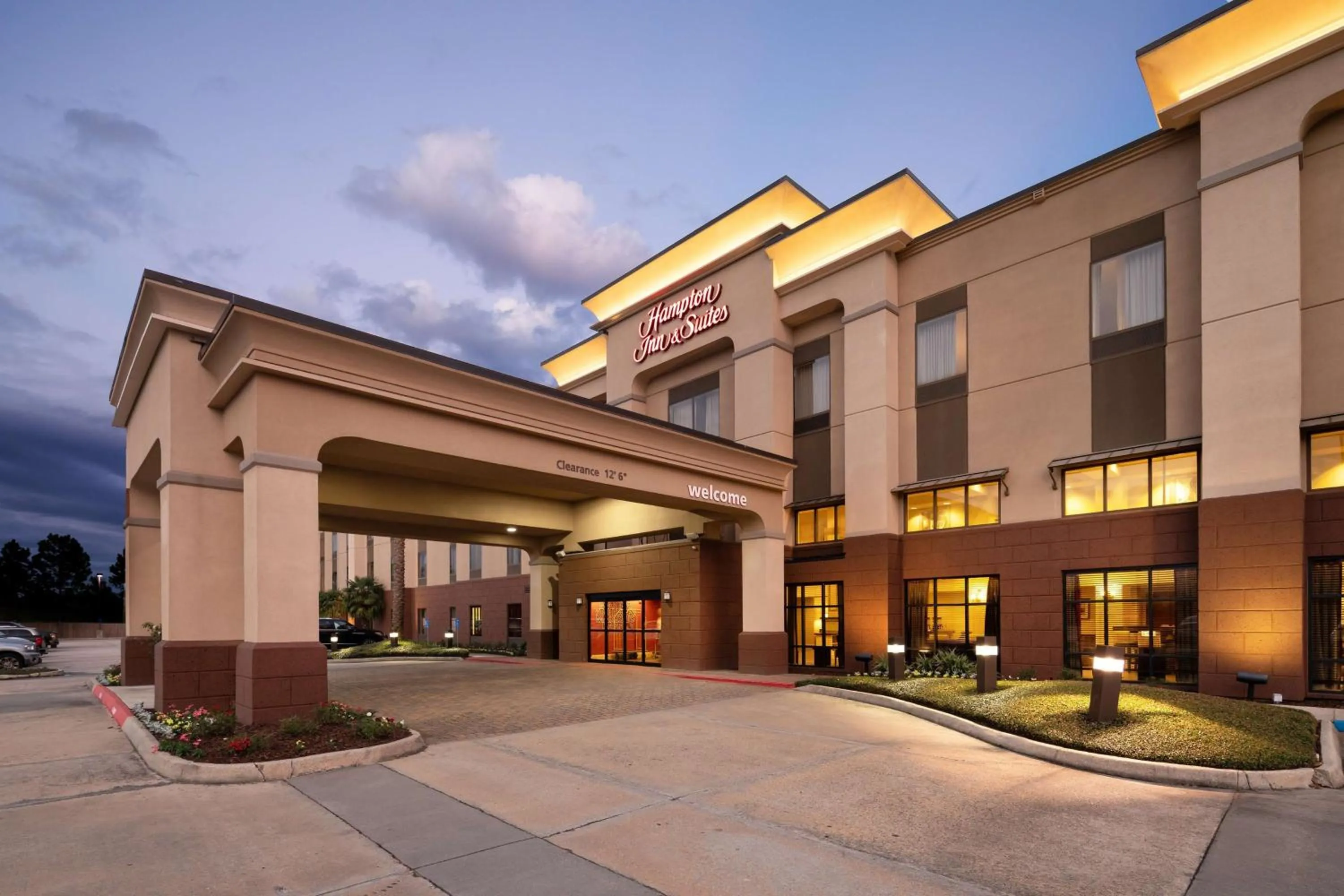 Property building in Hampton Inn & Suites Baton Rouge - I-10 East