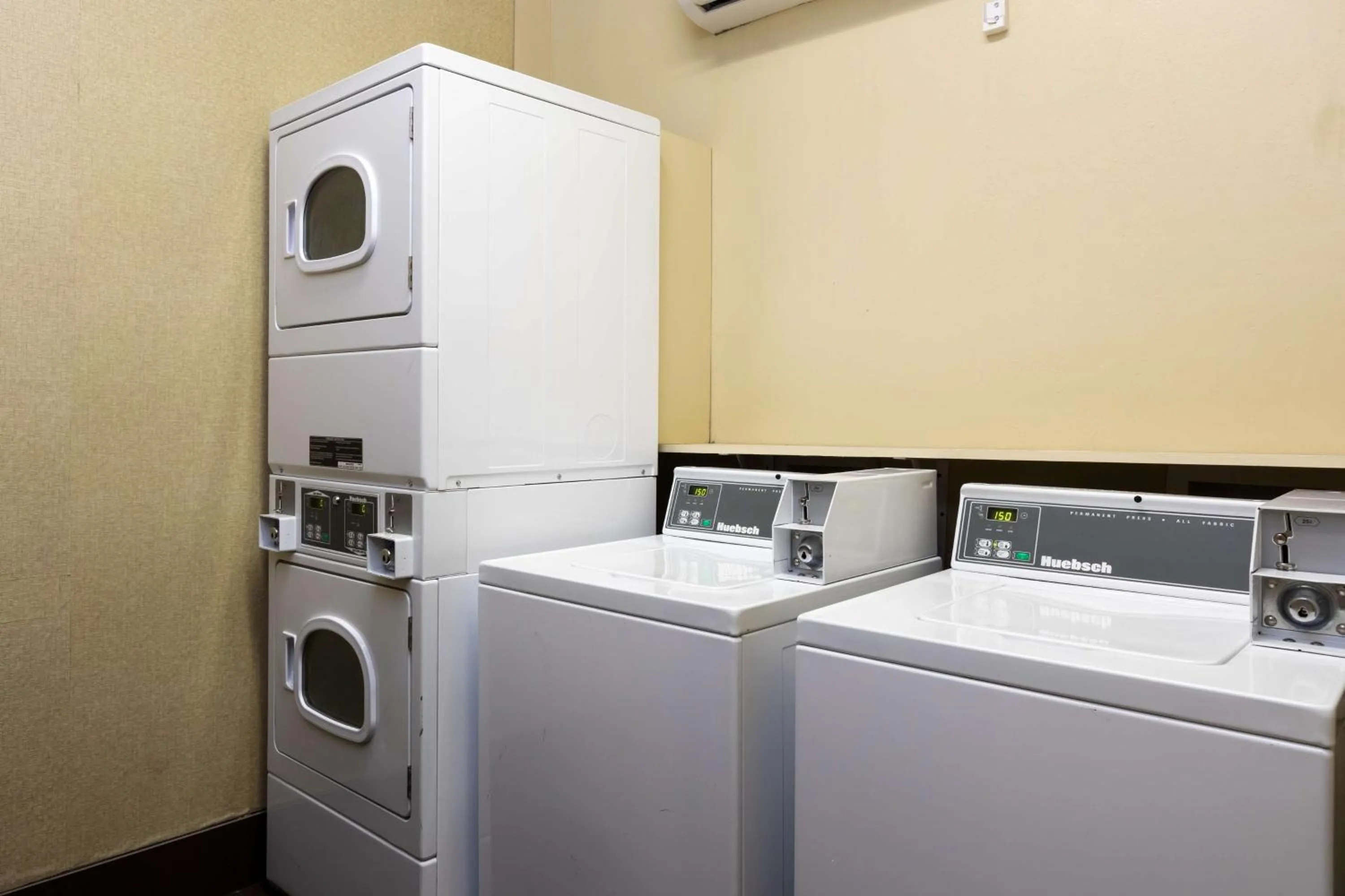 Property building in Hampton Inn & Suites Baton Rouge - I-10 East