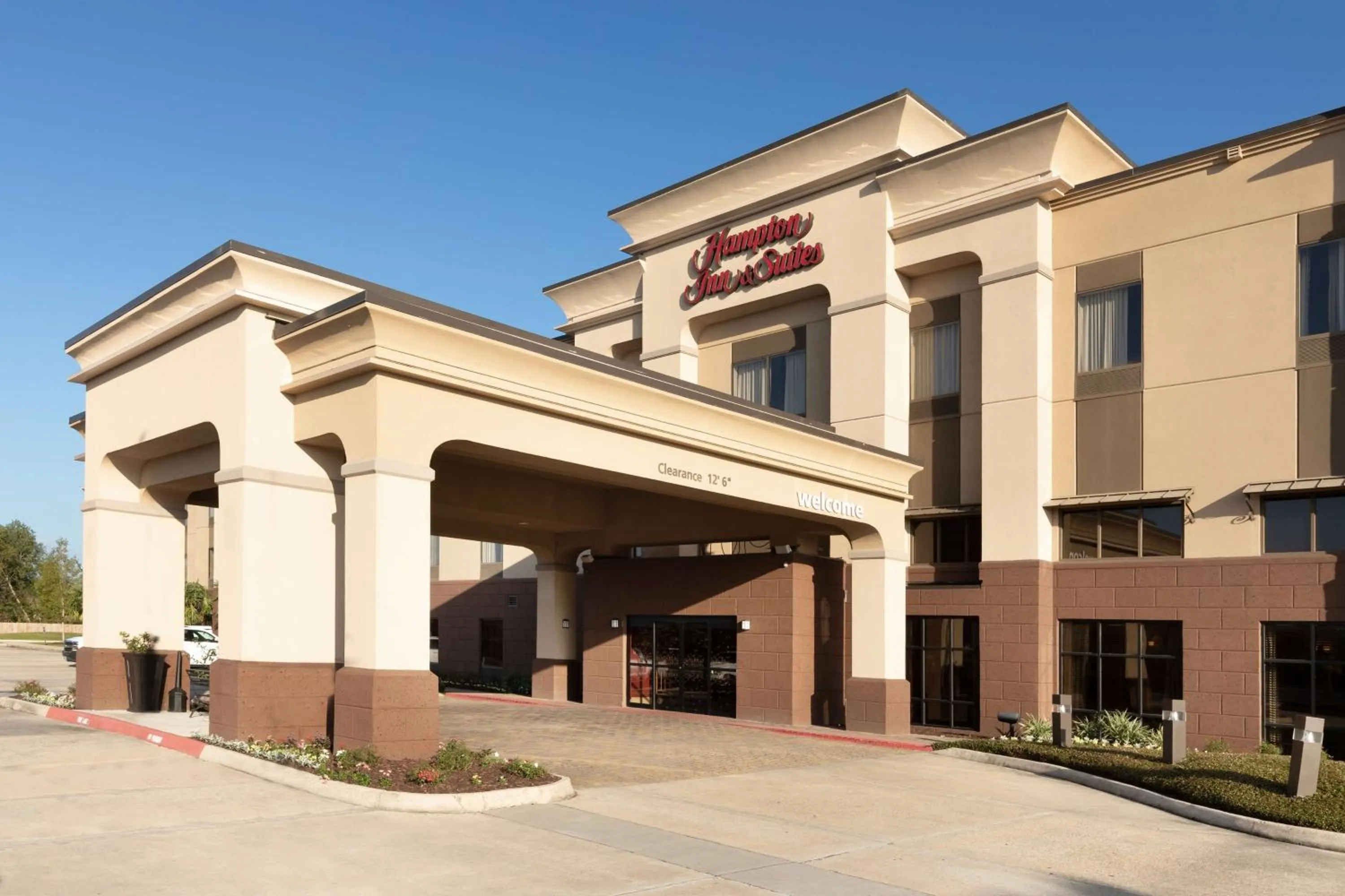 Property building in Hampton Inn & Suites Baton Rouge - I-10 East