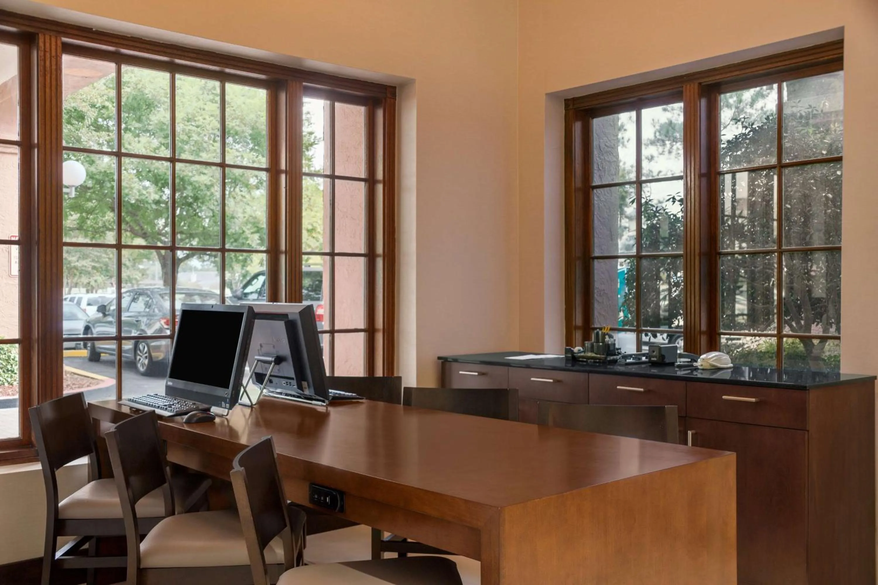 Business facilities in Embassy Suites Baton Rouge