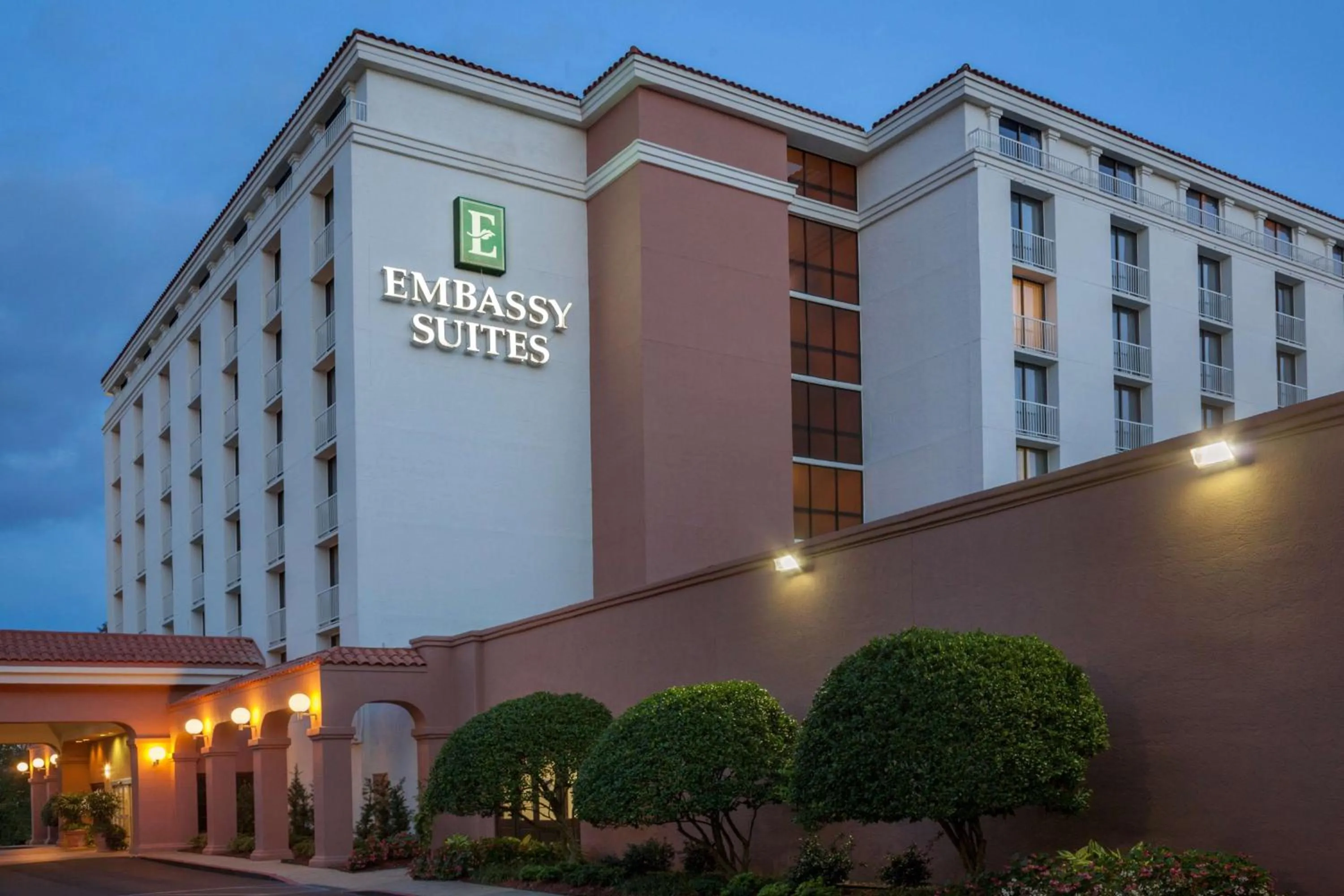 Property building in Embassy Suites Baton Rouge