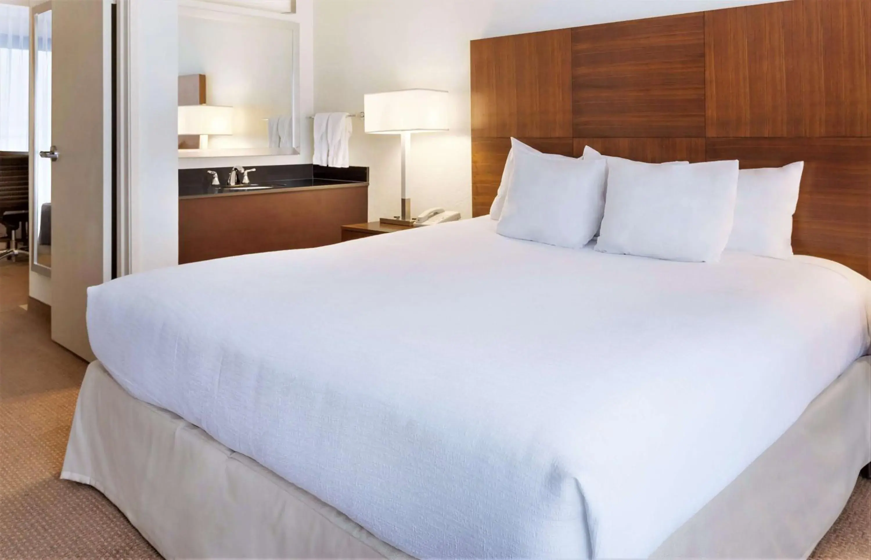 Bed in Embassy Suites Baton Rouge Bed in Embassy Suites Baton Rouge