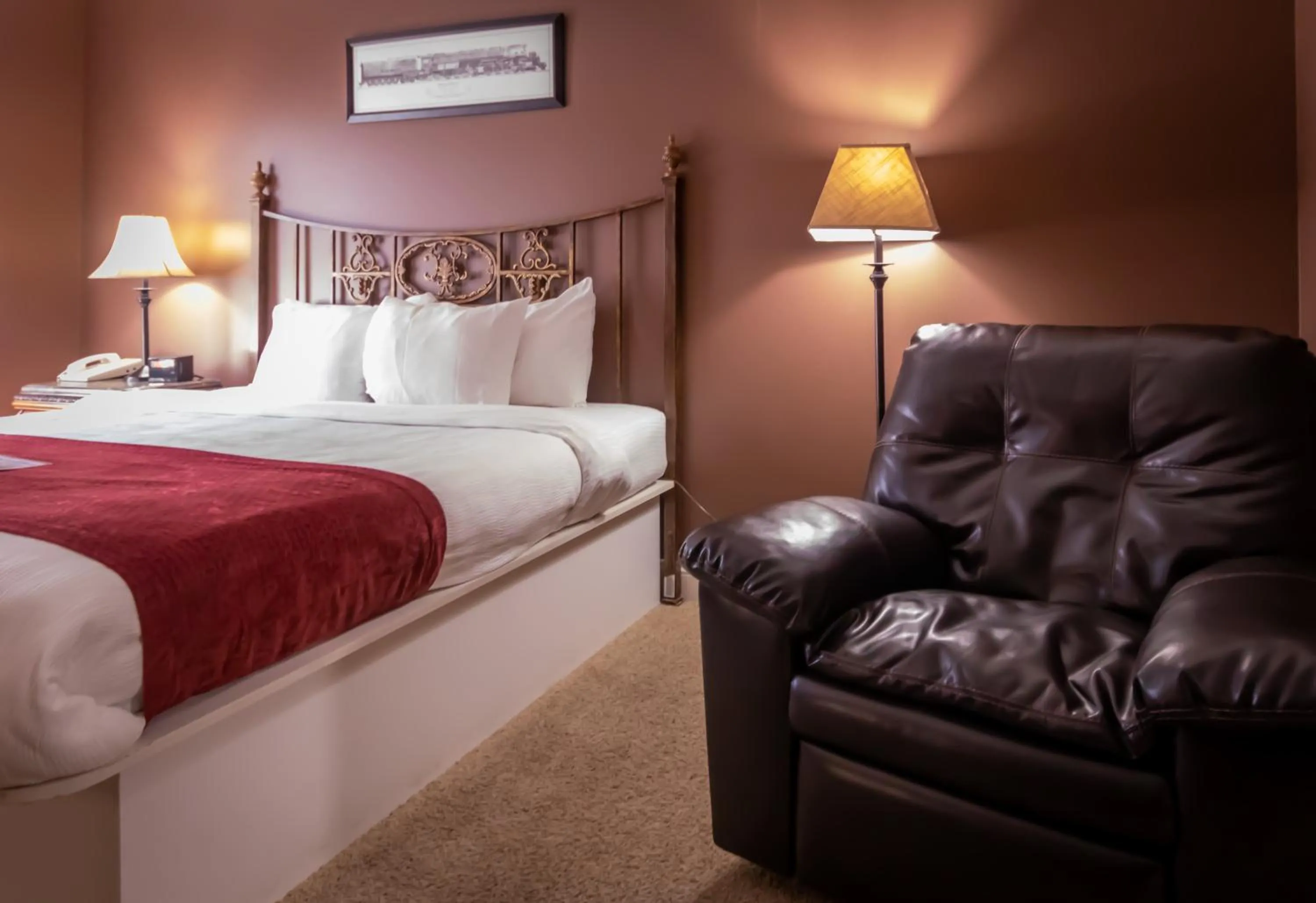 Bed in Depot Inn & Suites