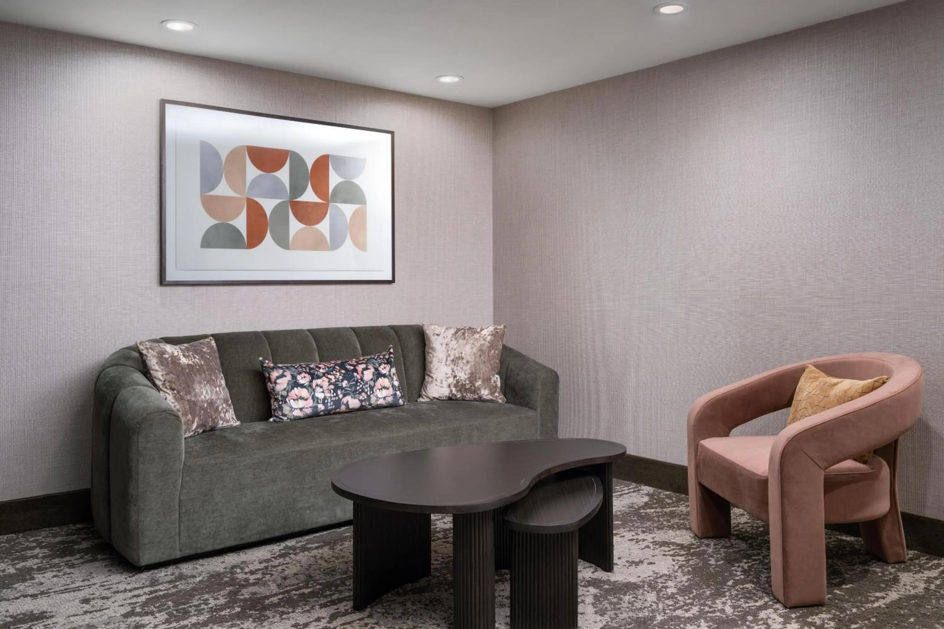 Meeting/conference room in Embassy Suites by Hilton at Hot Springs Convention Center